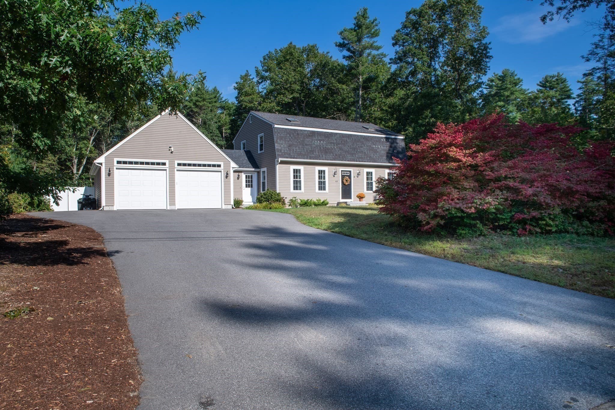 Single Family Residence at 46 Bennett Rd, Rochester MA 02770, photo 2 of 33