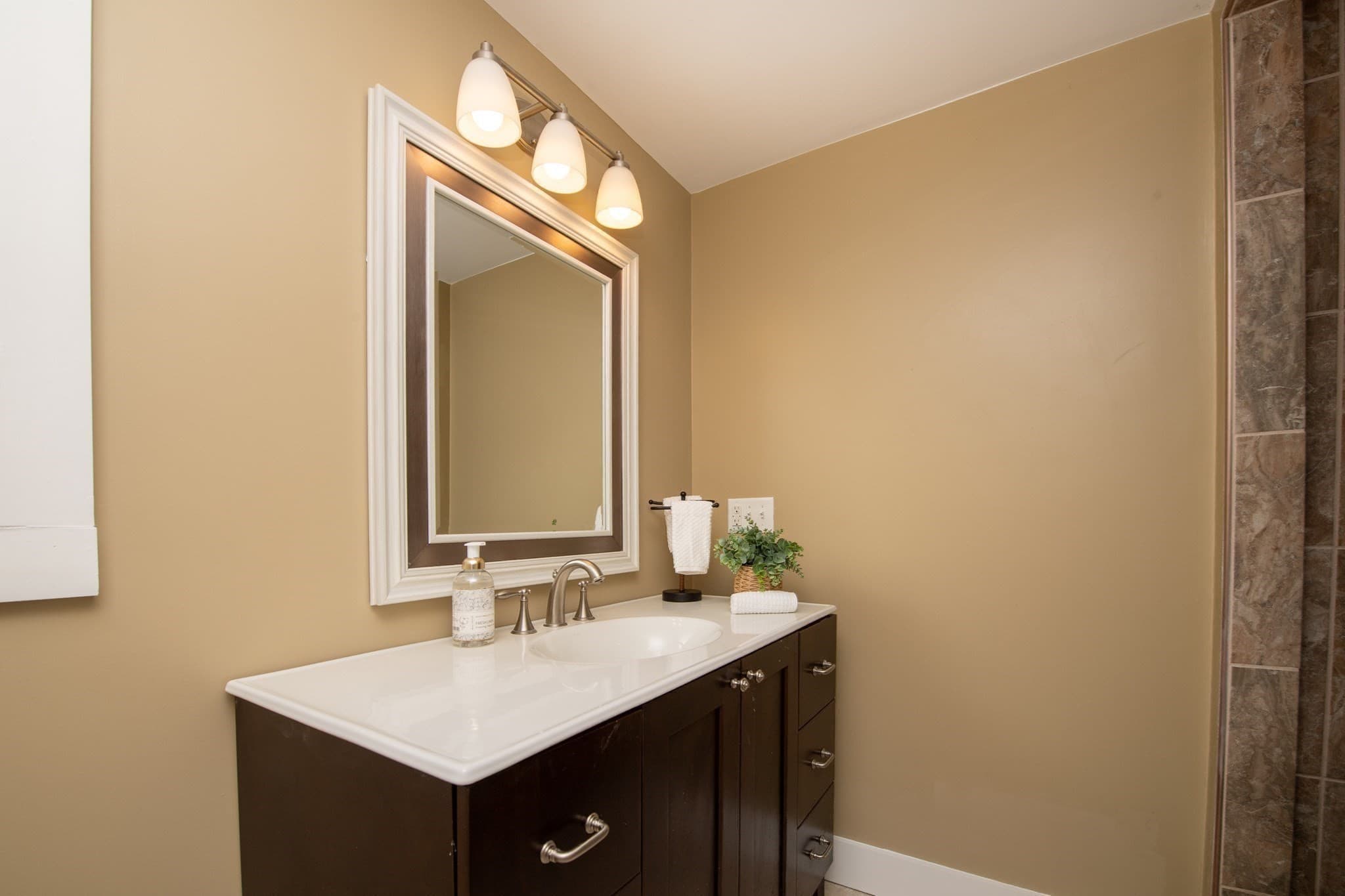 Single Family Residence at 46 Bennett Rd, Rochester MA 02770, photo 14 of 33