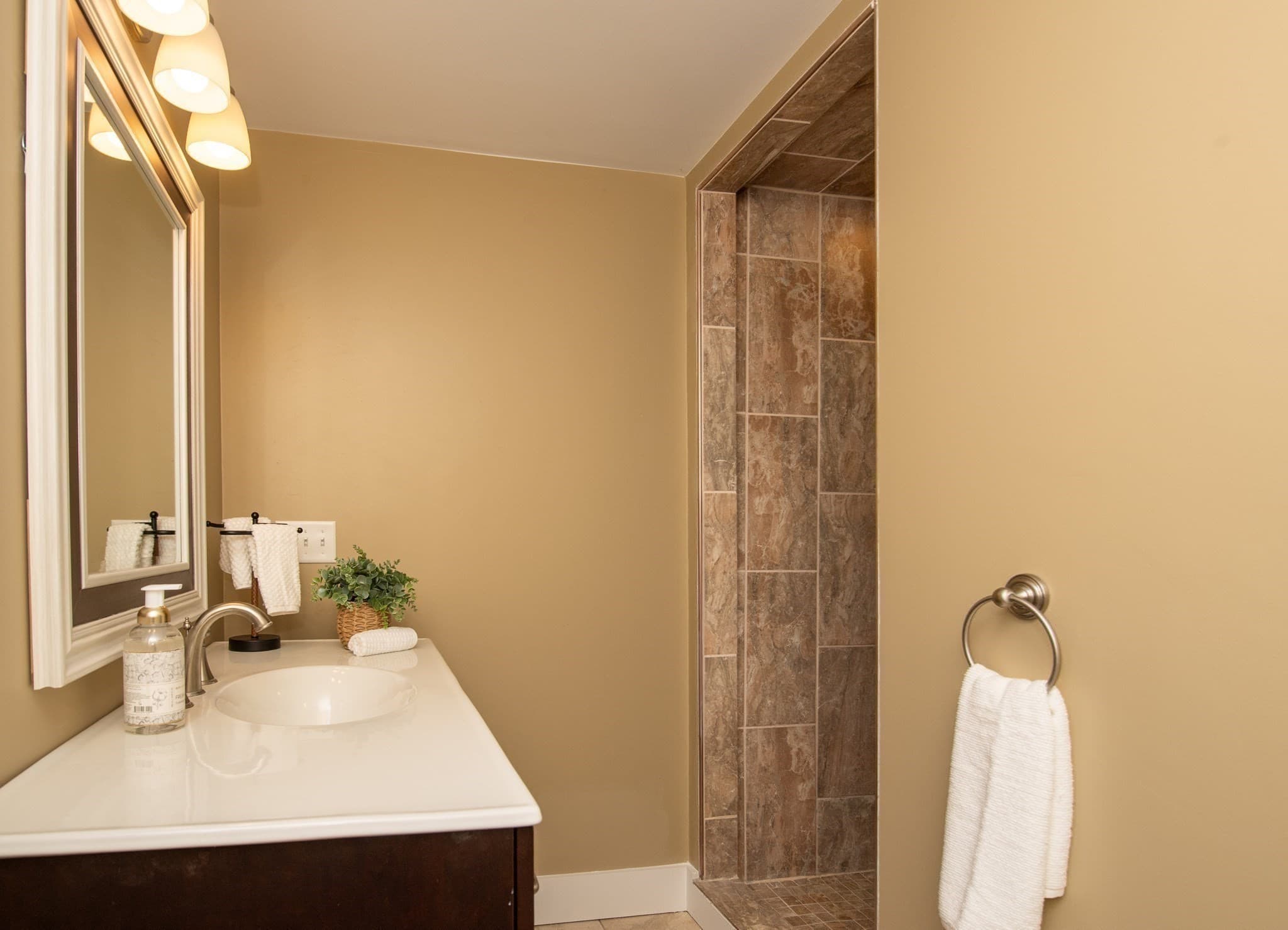 Single Family Residence at 46 Bennett Rd, Rochester MA 02770, photo 15 of 33