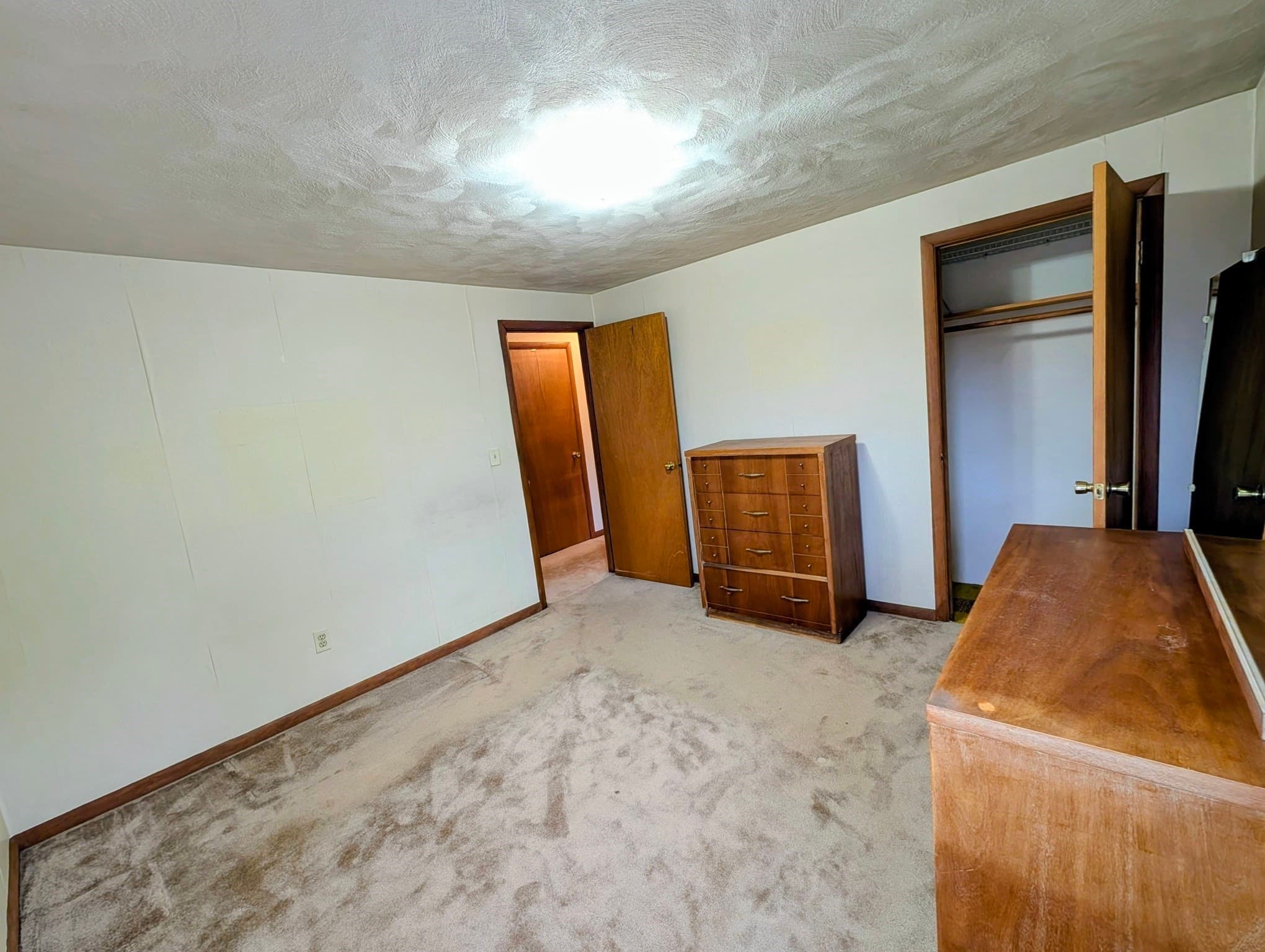 Single Family Residence at 139 Charlton St, Oxford MA 01540, Oxford, photo 12 of 32