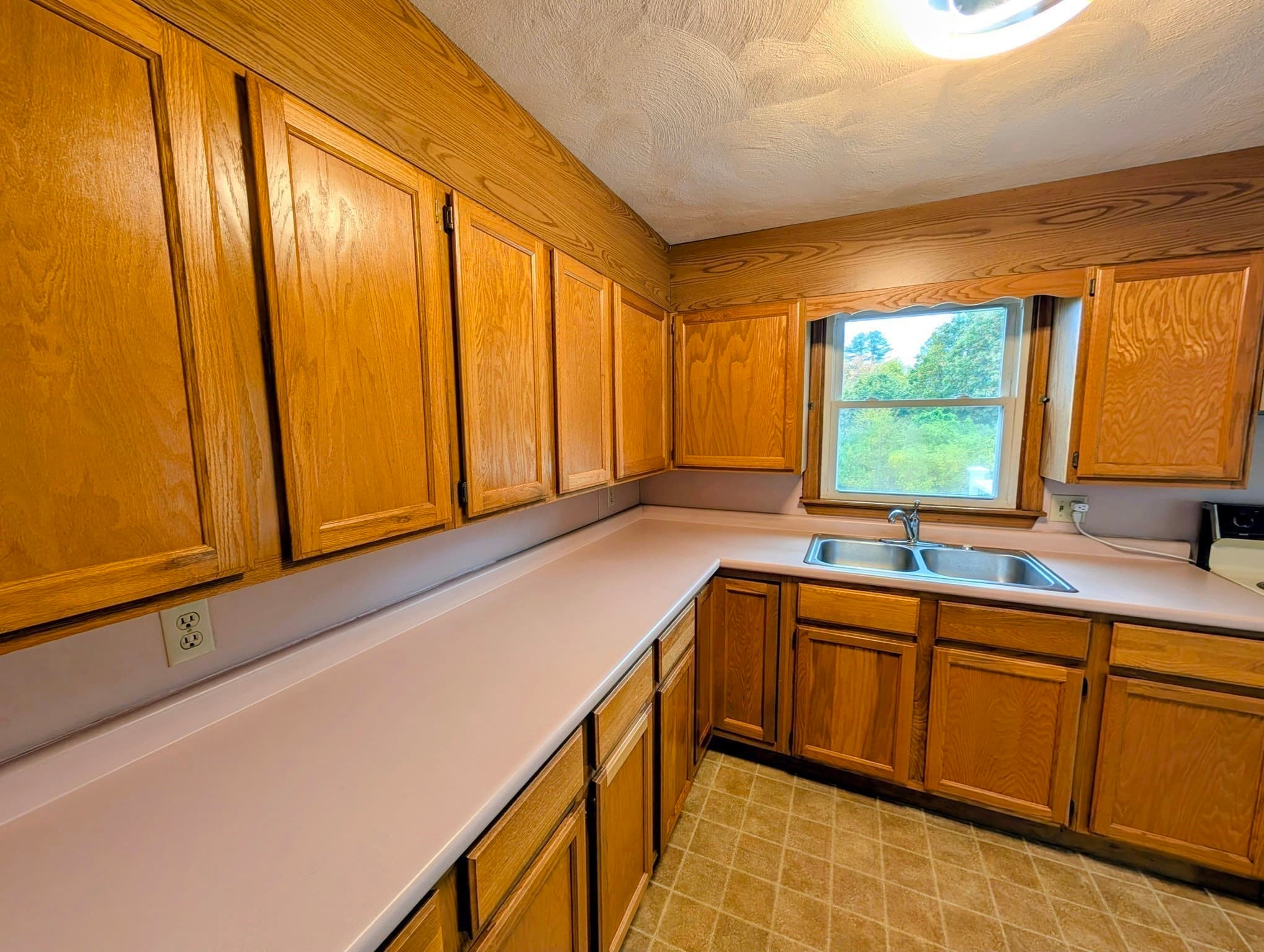 Single Family Residence at 139 Charlton St, Oxford MA 01540, Oxford, photo 9 of 32