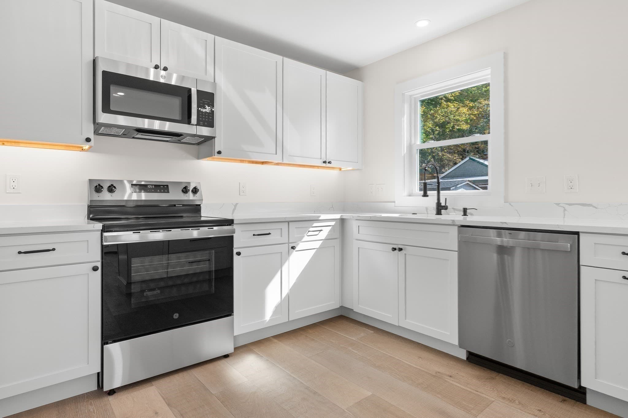 Condominium at 16 Reynard Street # 1, Gloucester MA 01930, photo 13 of 31