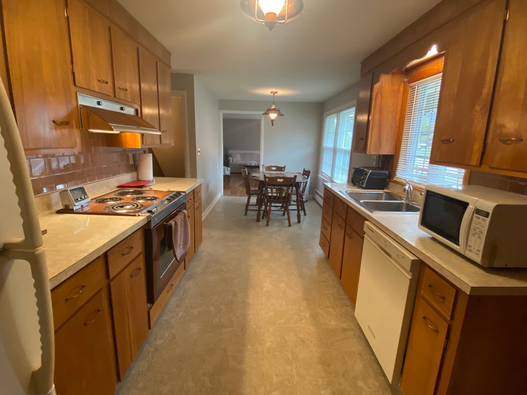 Single Family Residence at 1 Pearl St, Auburn MA 01501, Auburn, photo 11 of 26
