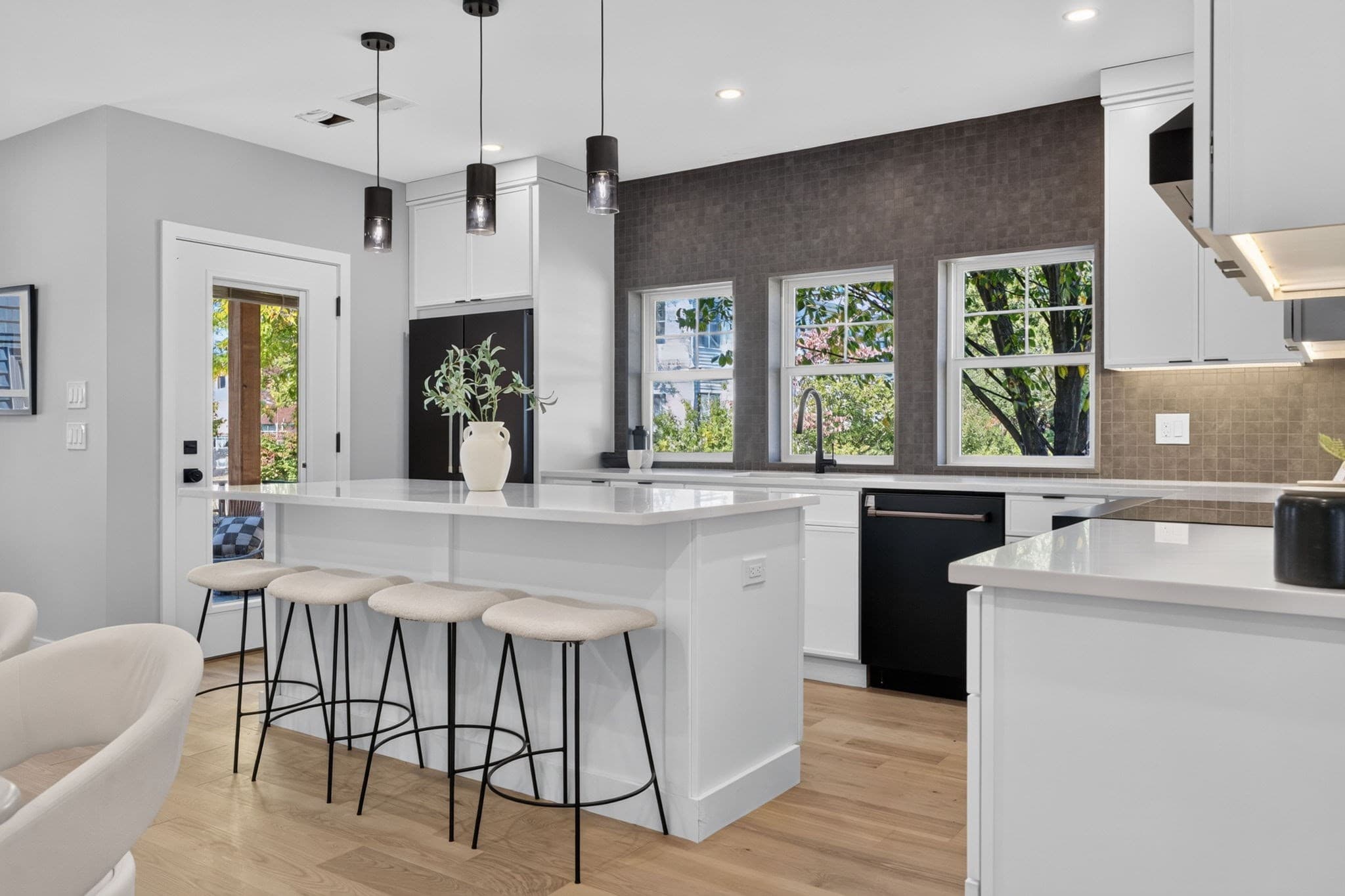 Condominium at 60 Chandler Street # 60, Arlington MA 02474, Arlington, photo 5 of 42