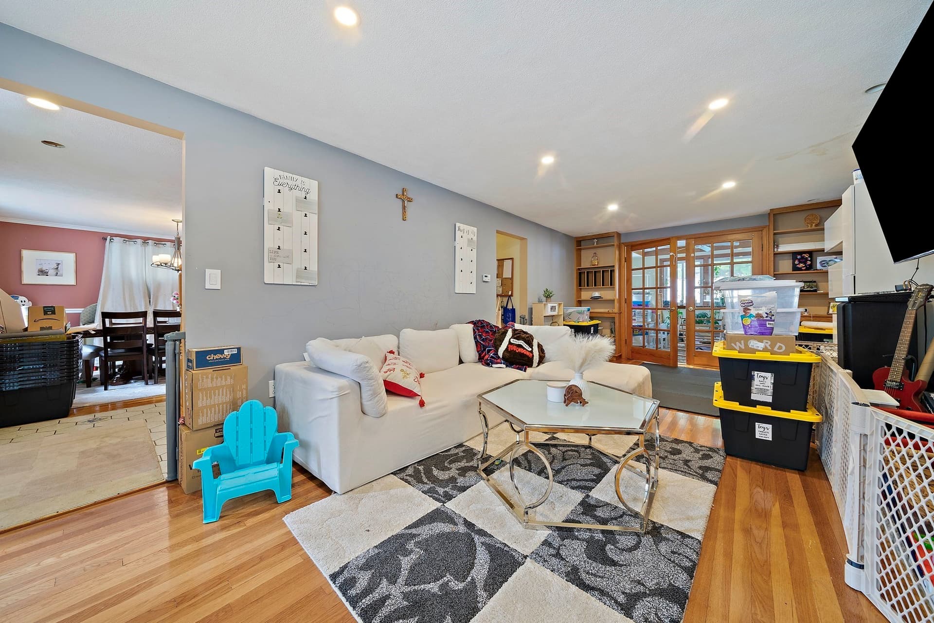 Single Family Residence at 65 Hawthorne Rd, Waltham MA 02451, photo 6 of 27