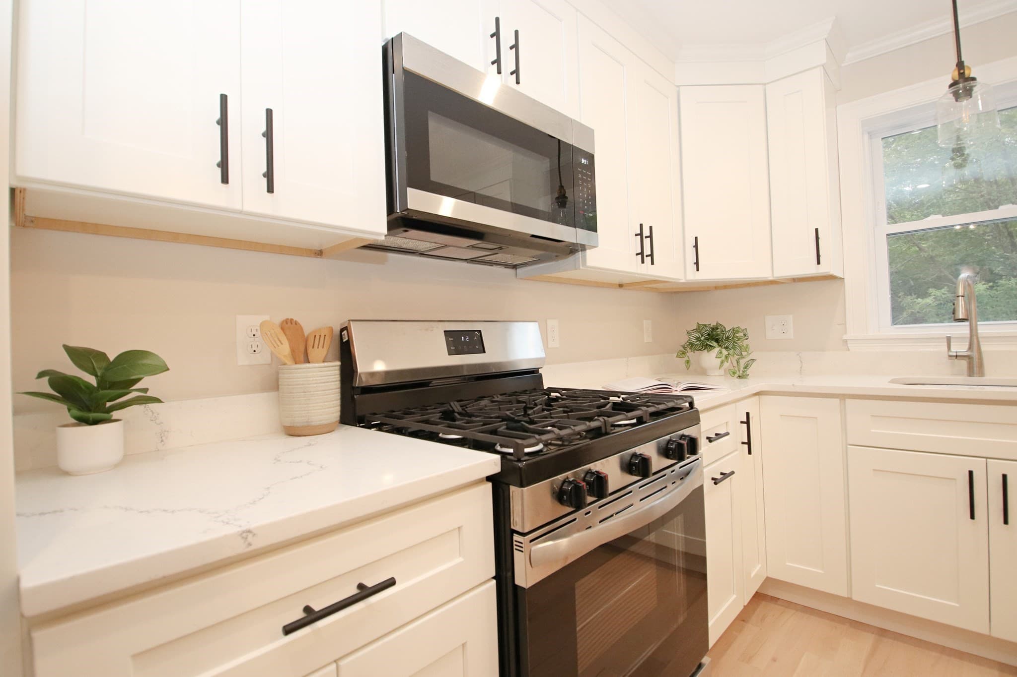 Single Family Residence at 27 Holbrook Court, Melrose MA 02176, Melrose, photo 7 of 33