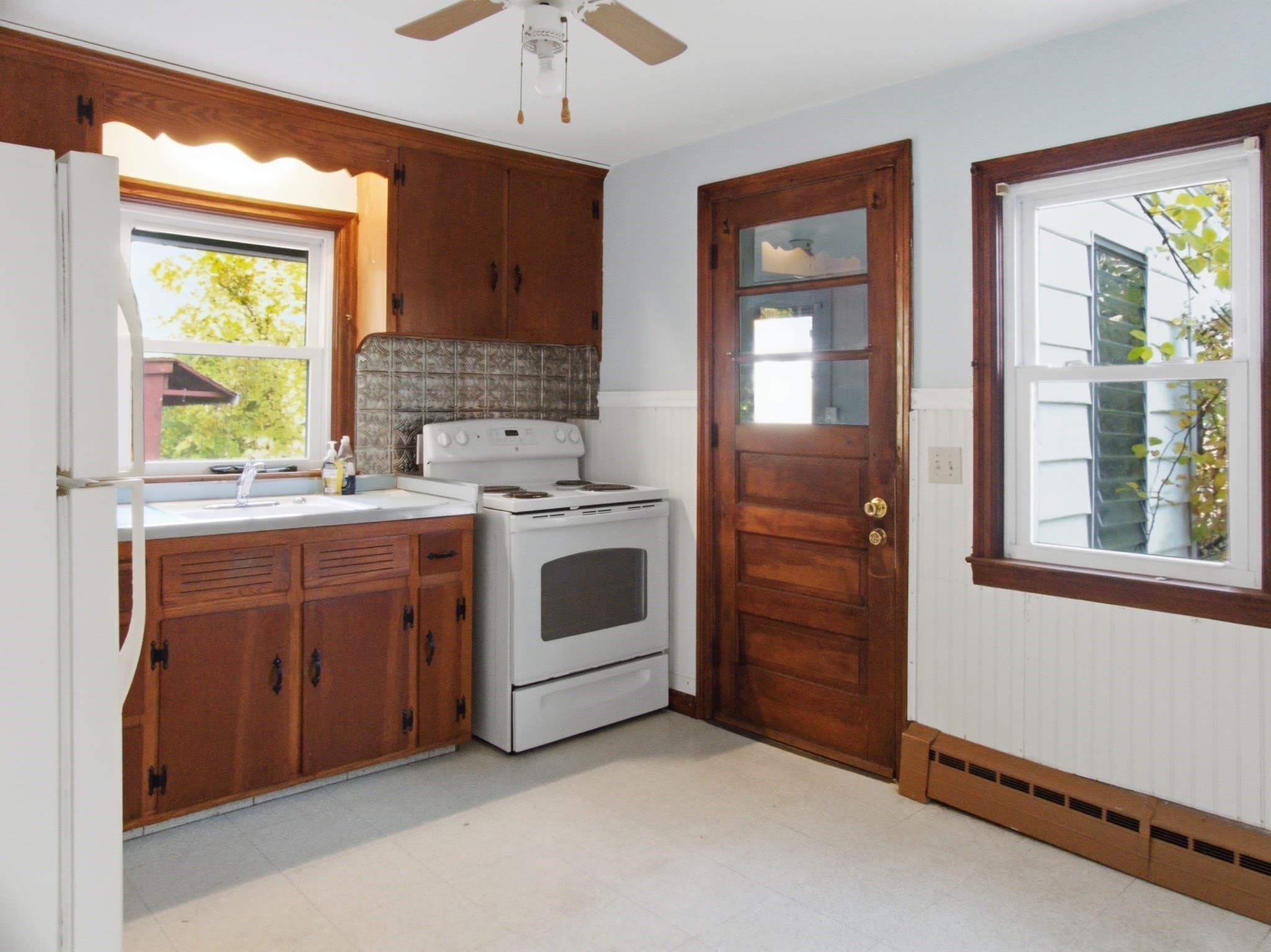 Single Family Residence at 112 Pittroff Ave, South Hadley MA 01075, photo 4 of 28