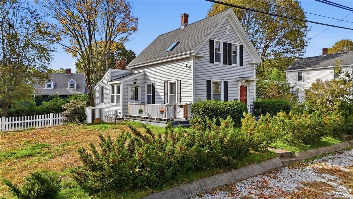 Single Family Residence at 140 Lake St, Weymouth MA 02189, Weymouth, photo 7 of 40