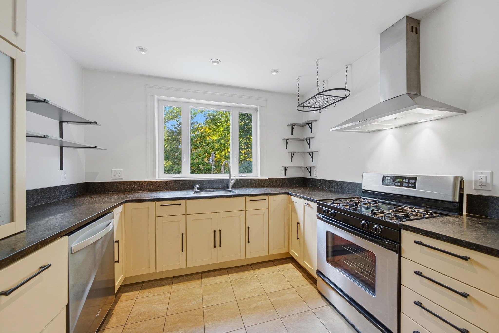 Condominium at 41 Prospect St # 41, Georgetown MA 01833, photo 8 of 37
