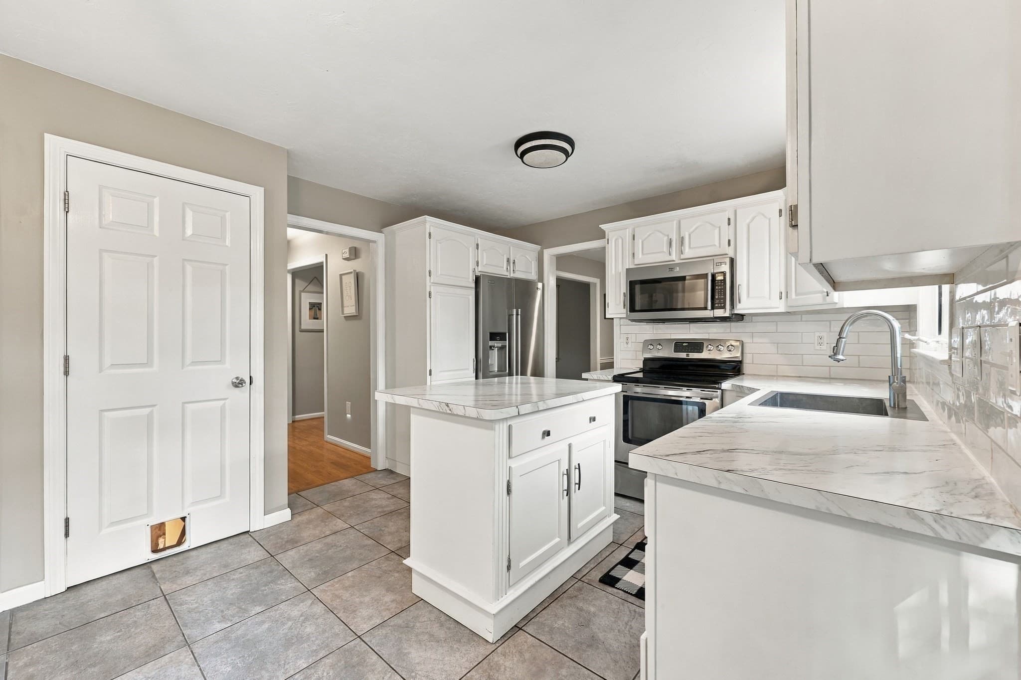 Single Family Residence at 26 Hooksett Circle, Medway MA 02053, photo 10 of 39