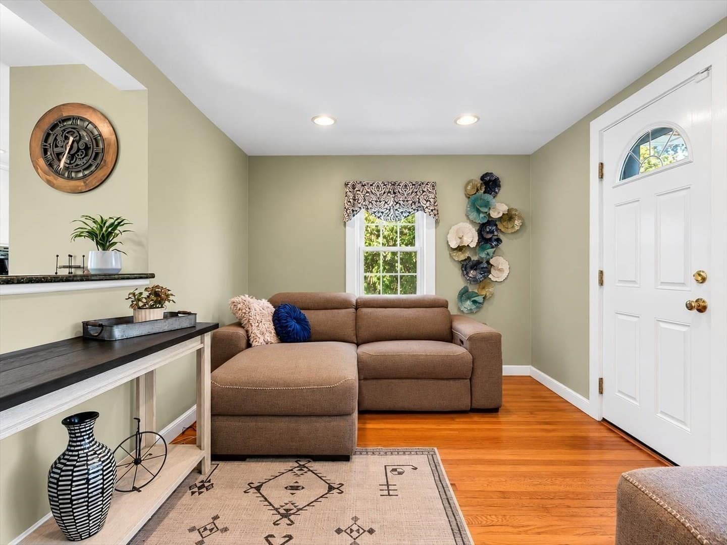Single Family Residence at 17 Hood Road, Danvers MA 01923, Danvers, photo 7 of 34