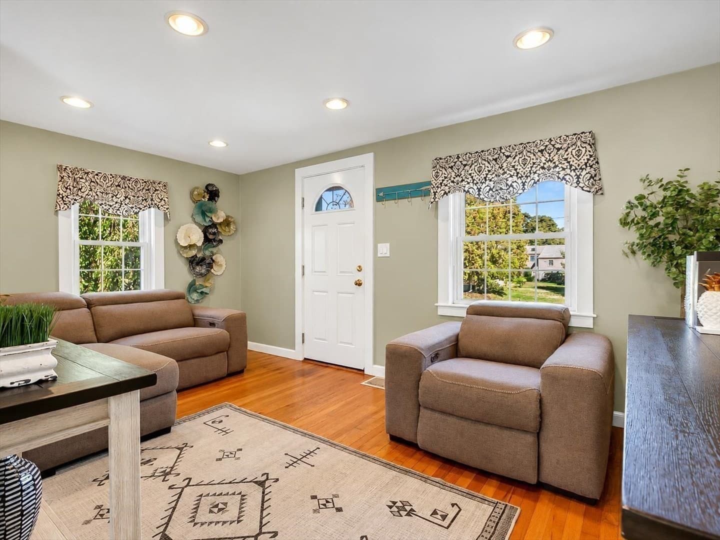 Single Family Residence at 17 Hood Road, Danvers MA 01923, Danvers, photo 9 of 34