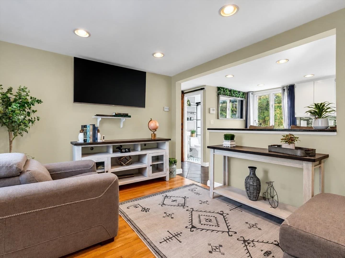 Single Family Residence at 17 Hood Road, Danvers MA 01923, Danvers, photo 8 of 34