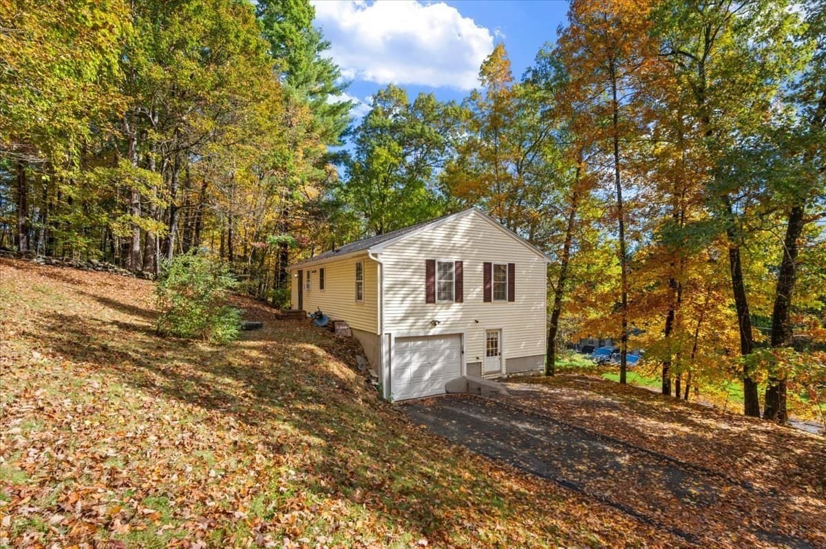 Single Family Residence at 424 Dennison Dr, Southbridge MA 01550, Southbridge, photo 2 of 41