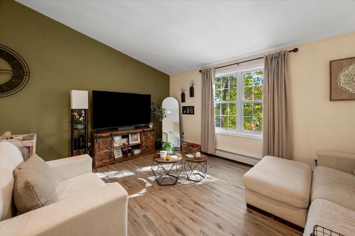 Single Family Residence at 424 Dennison Dr, Southbridge MA 01550, Southbridge, photo 6 of 41