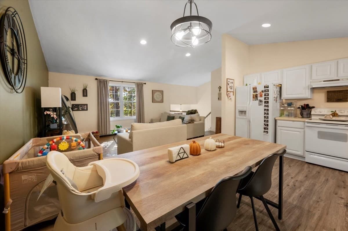 Single Family Residence at 424 Dennison Dr, Southbridge MA 01550, Southbridge, photo 13 of 41
