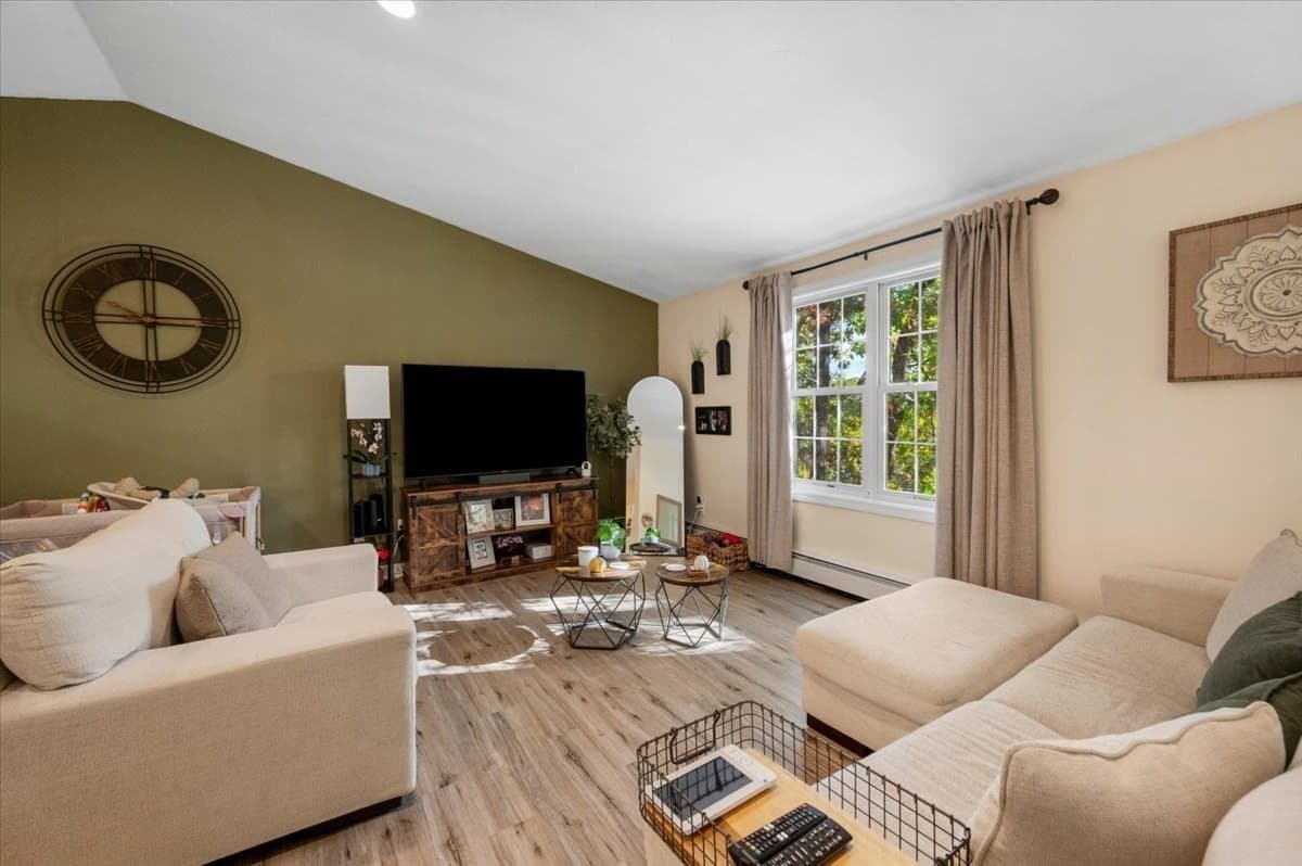Single Family Residence at 424 Dennison Dr, Southbridge MA 01550, Southbridge, photo 3 of 41