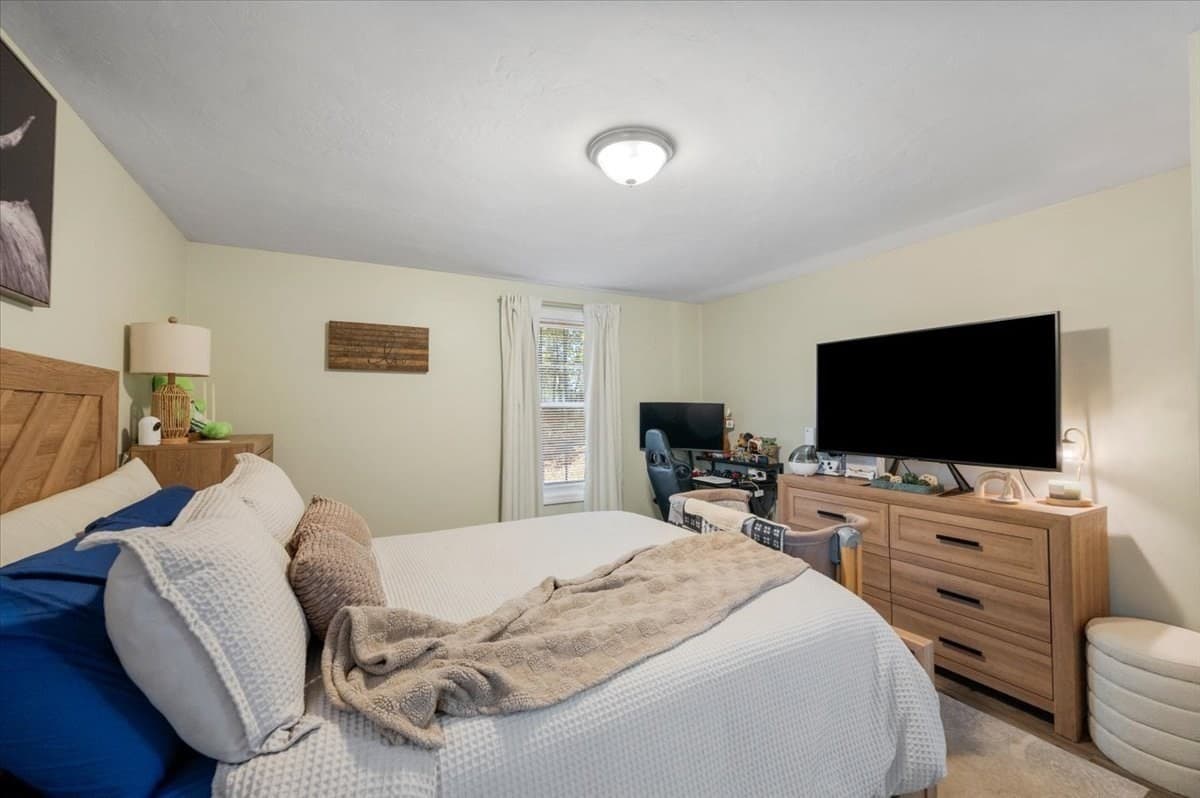Single Family Residence at 424 Dennison Dr, Southbridge MA 01550, Southbridge, photo 20 of 41