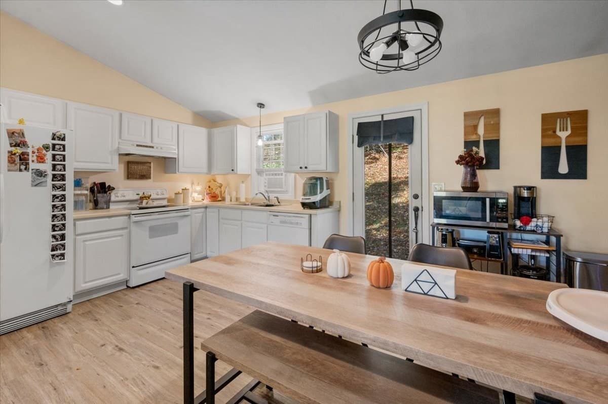 Single Family Residence at 424 Dennison Dr, Southbridge MA 01550, Southbridge, photo 10 of 41