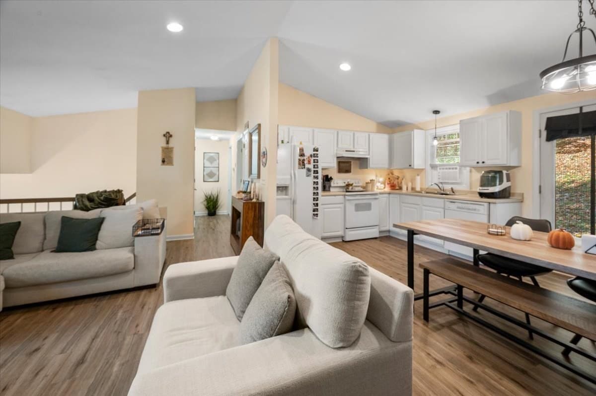 Single Family Residence at 424 Dennison Dr, Southbridge MA 01550, Southbridge, photo 18 of 41