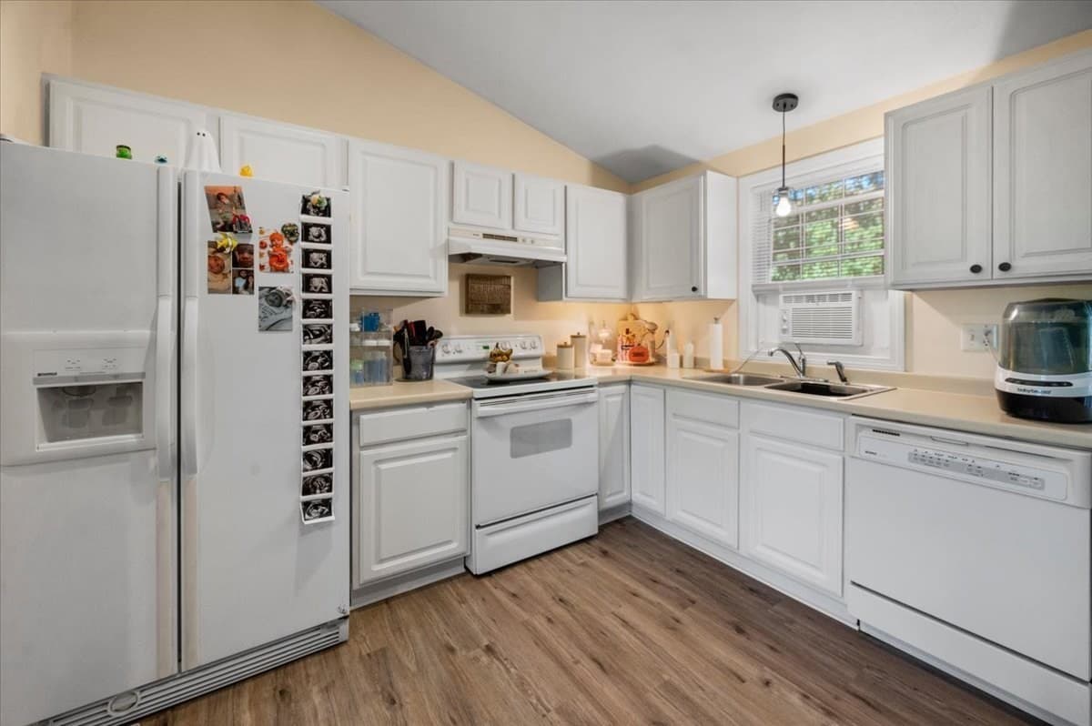 Single Family Residence at 424 Dennison Dr, Southbridge MA 01550, Southbridge, photo 11 of 41