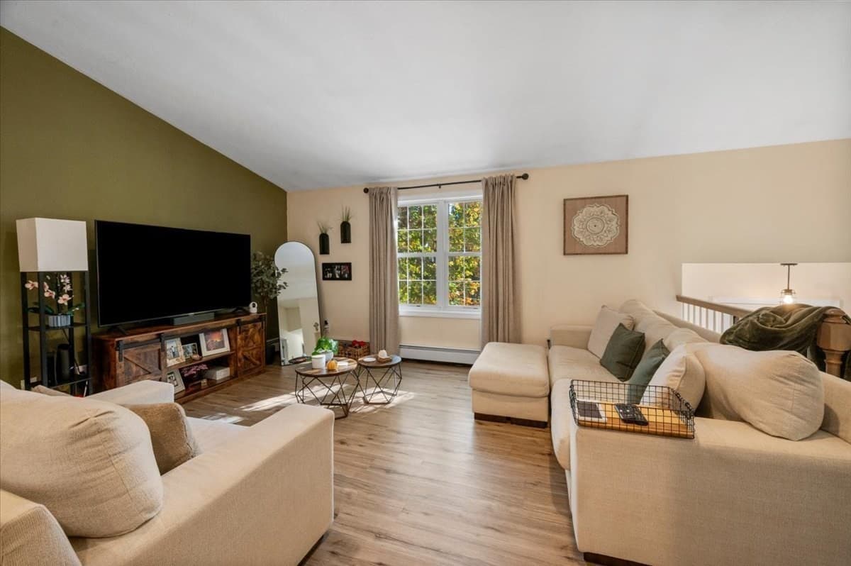 Single Family Residence at 424 Dennison Dr, Southbridge MA 01550, Southbridge, photo 4 of 41