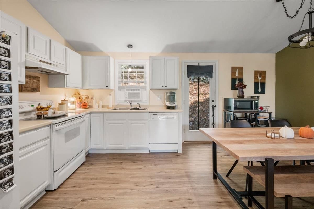 Single Family Residence at 424 Dennison Dr, Southbridge MA 01550, Southbridge, photo 8 of 41