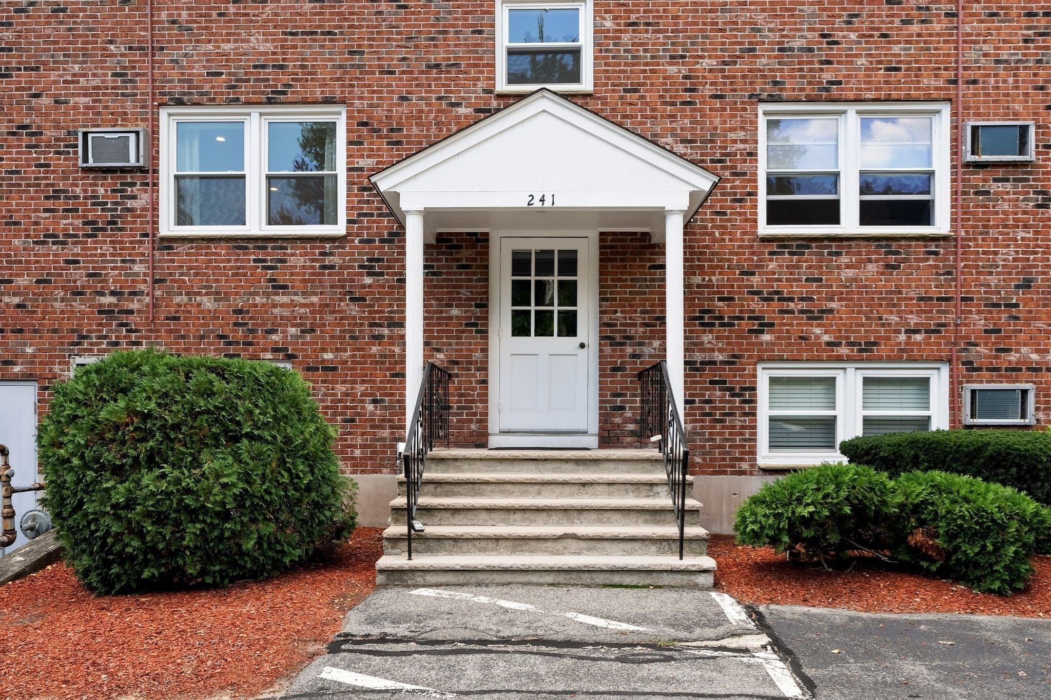 Condominium at 241 Main St # C8, Reading MA 01867, Reading, photo 23 of 28