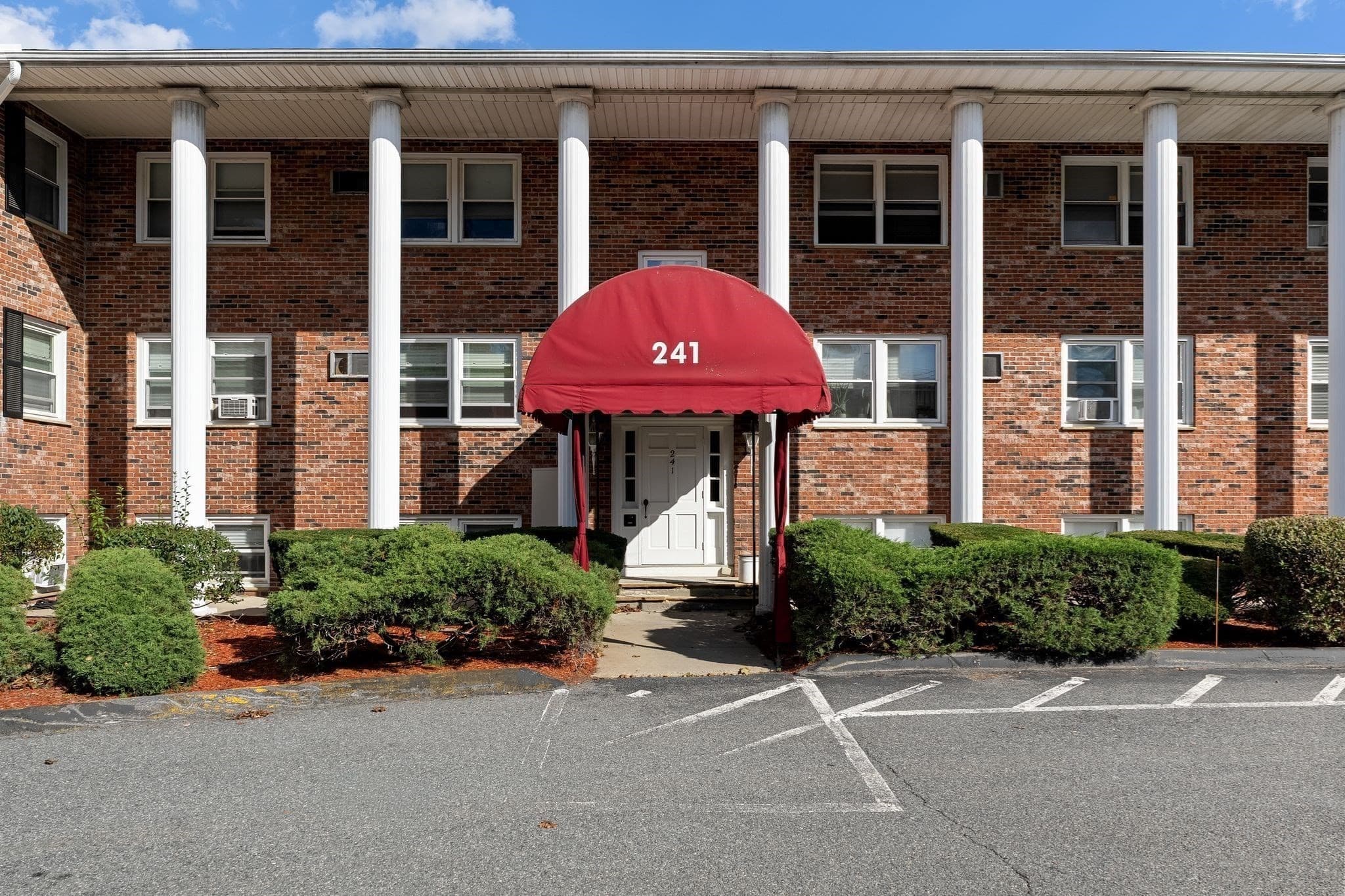 Condominium at 241 Main St # C8, Reading MA 01867, Reading, photo 27 of 28