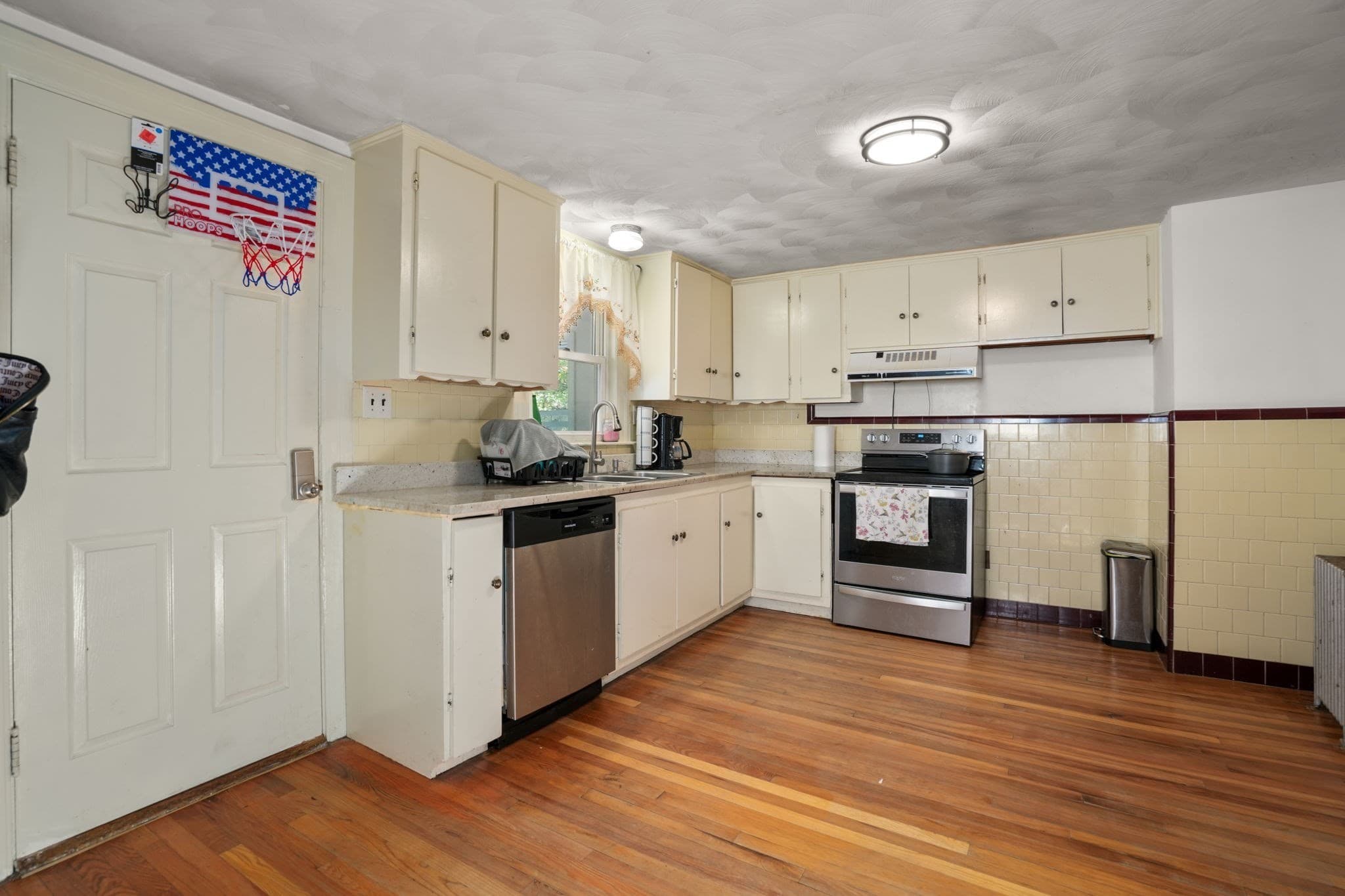 3 Family at 8-3 Chilmark, Worcester MA 01604, Worcester, photo 6 of 34
