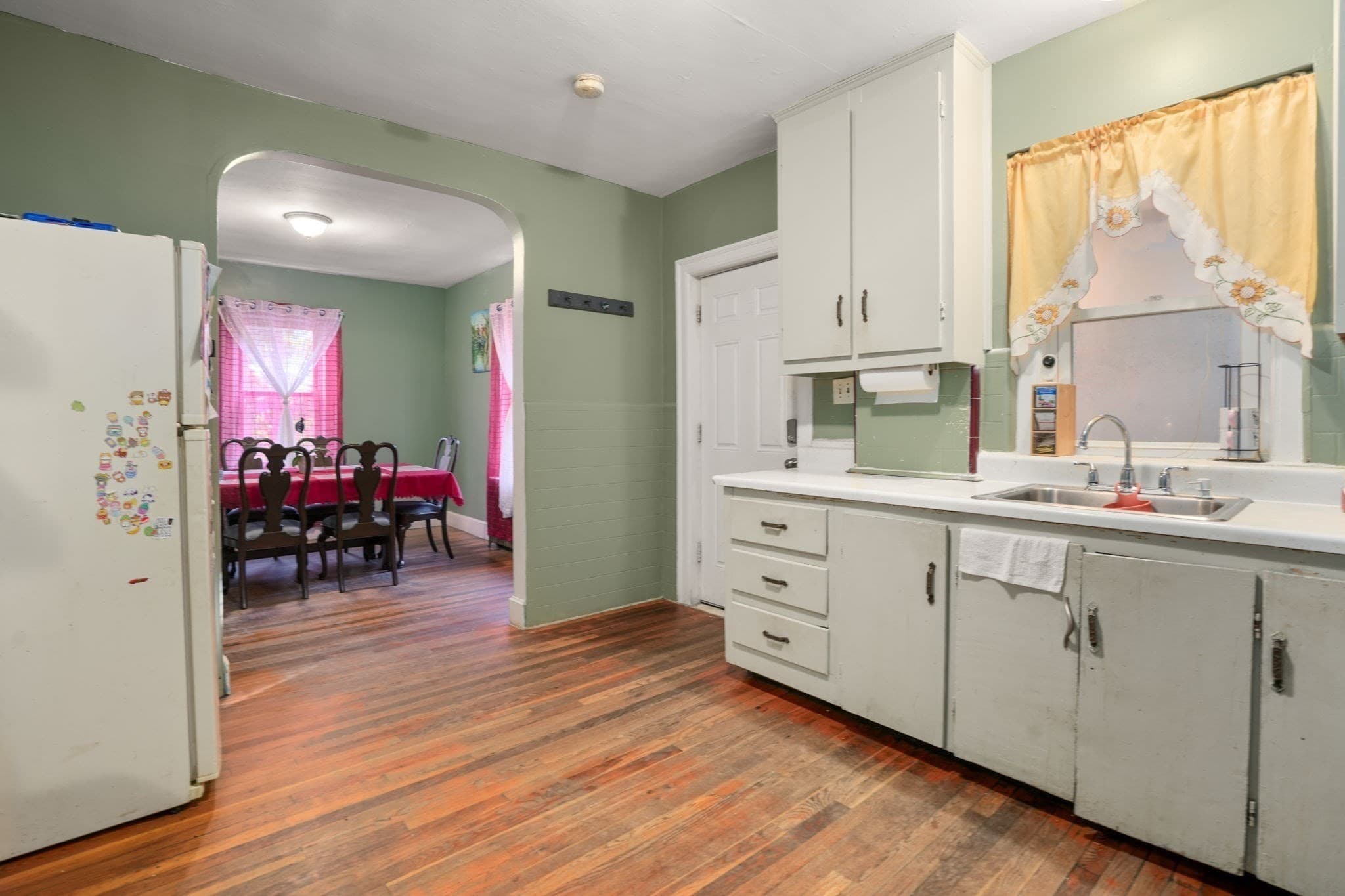 3 Family at 8-3 Chilmark, Worcester MA 01604, Worcester, photo 17 of 34
