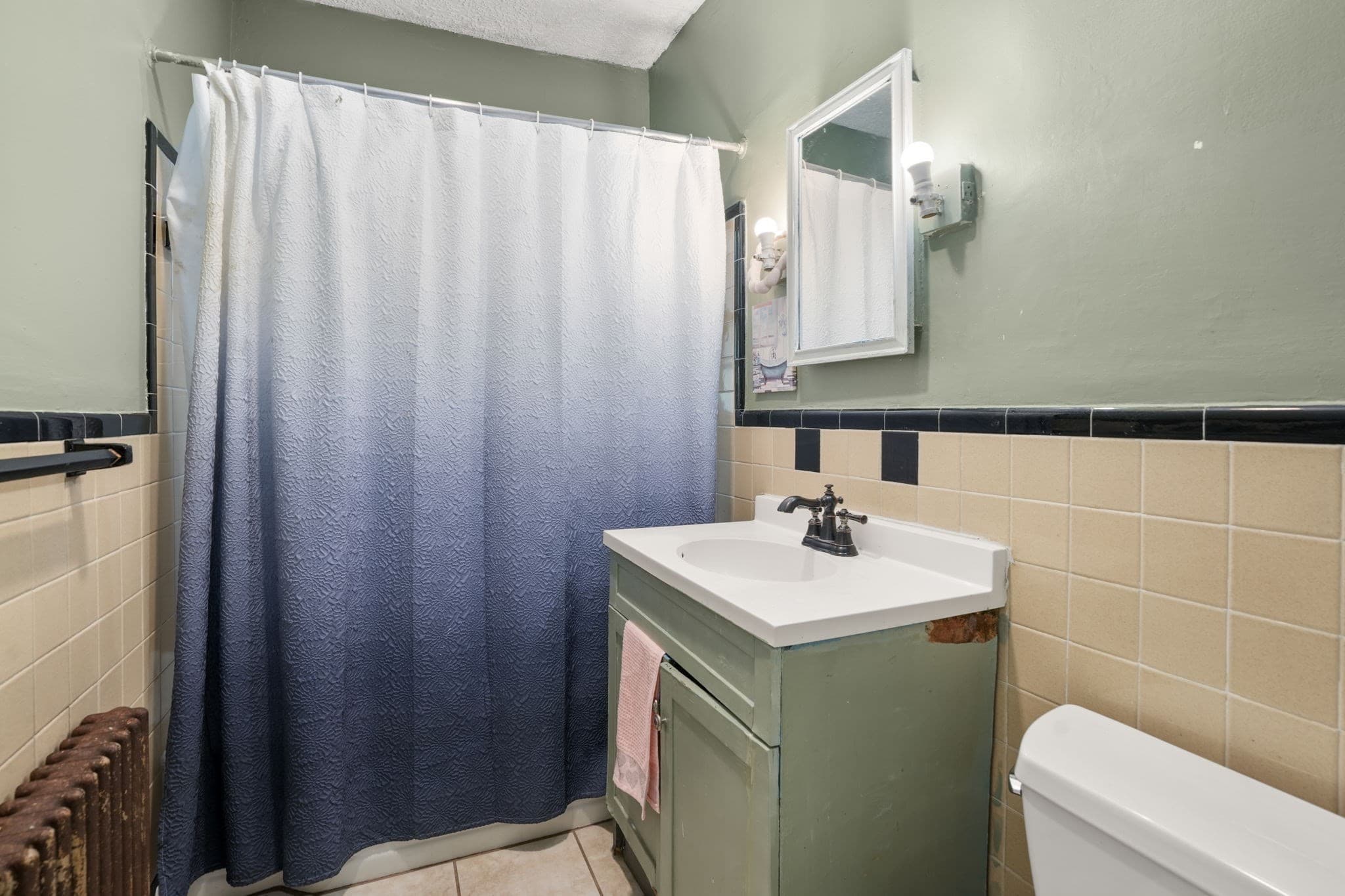 3 Family at 8-3 Chilmark, Worcester MA 01604, Worcester, photo 16 of 34