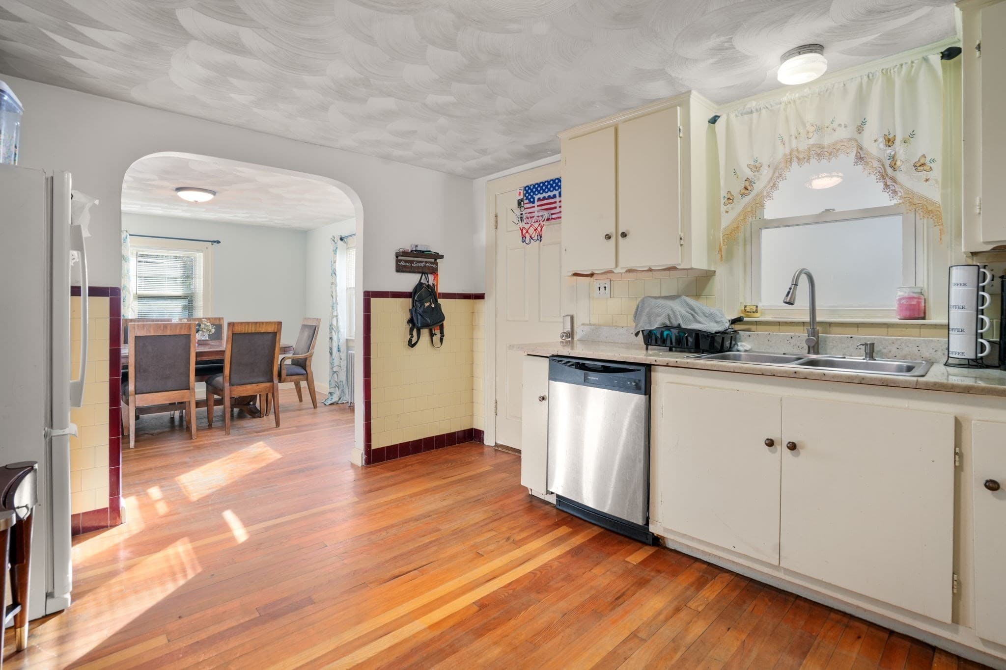 3 Family at 8-3 Chilmark, Worcester MA 01604, Worcester, photo 7 of 34