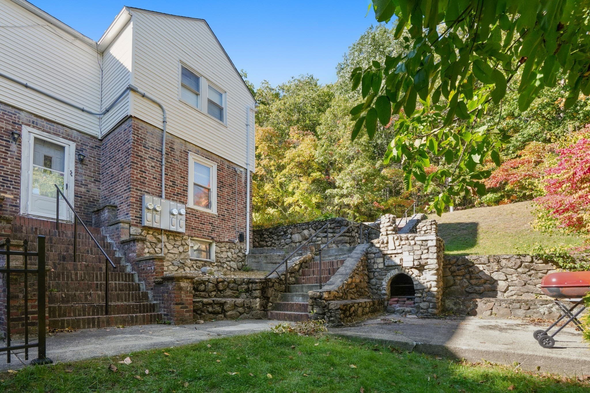 3 Family at 8-3 Chilmark, Worcester MA 01604, Worcester, photo 3 of 34