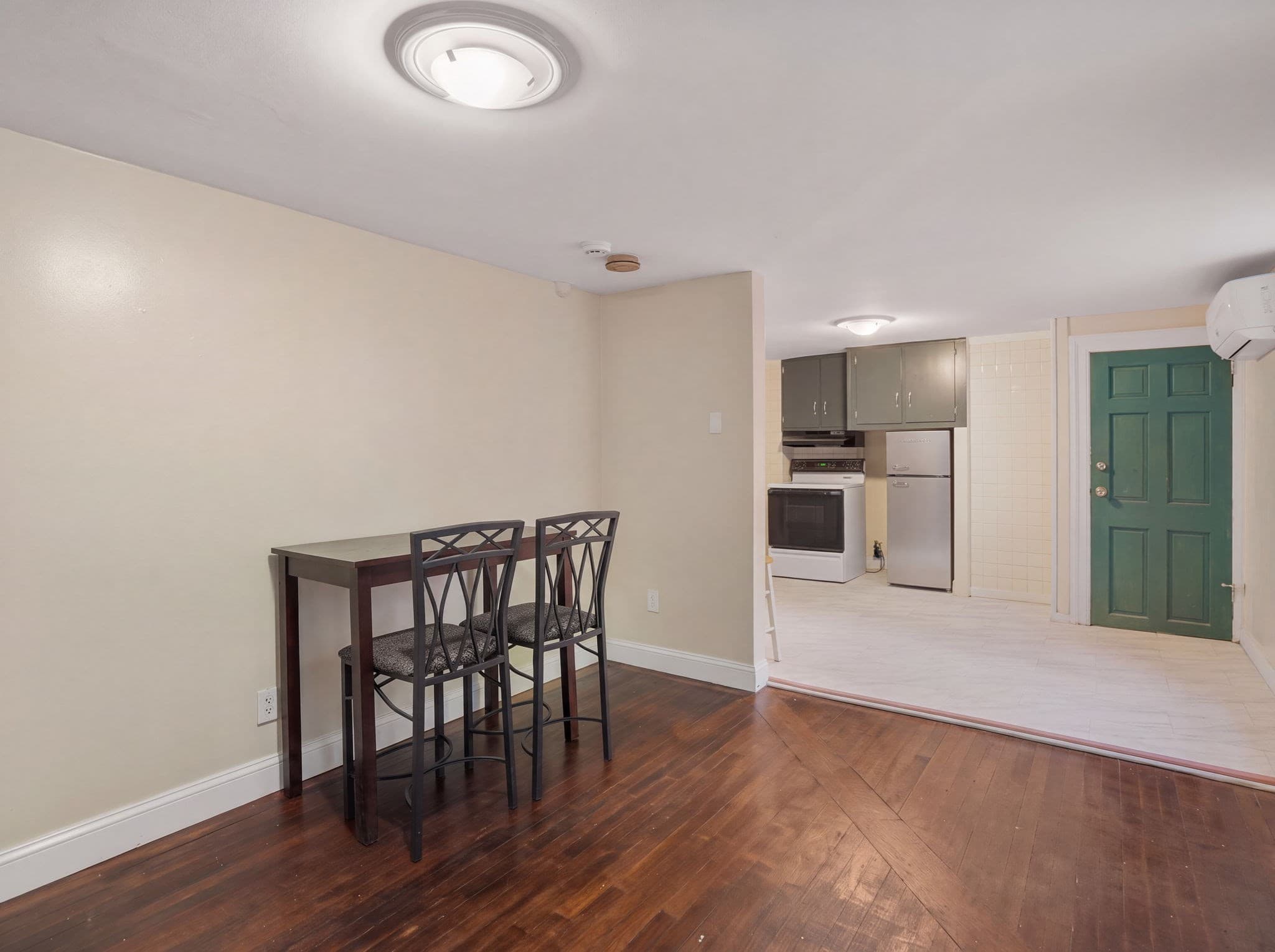 3 Family at 8-3 Chilmark, Worcester MA 01604, Worcester, photo 28 of 34
