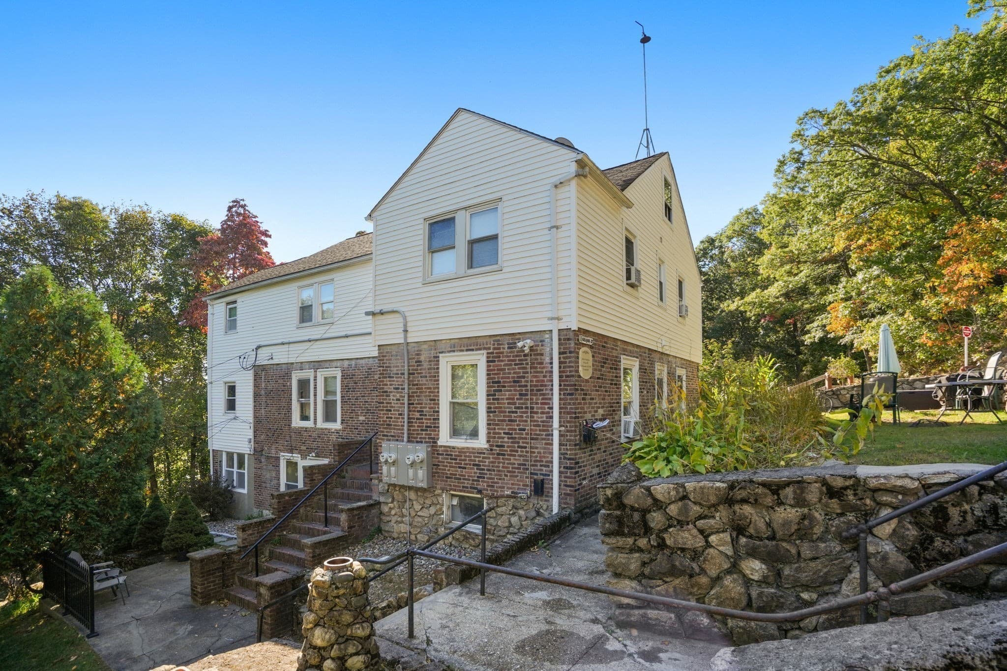 3 Family at 8-3 Chilmark, Worcester MA 01604, Worcester, photo 5 of 34