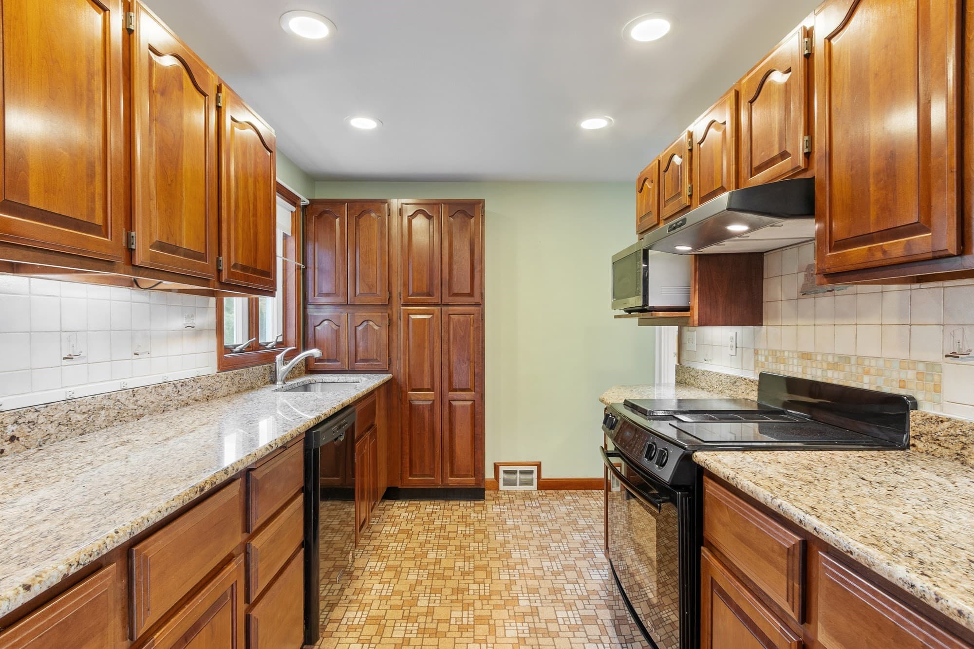 Single Family Residence at 3 Meadowbrook Dr, West Boylston MA 01583, West Boylston, photo 28 of 42