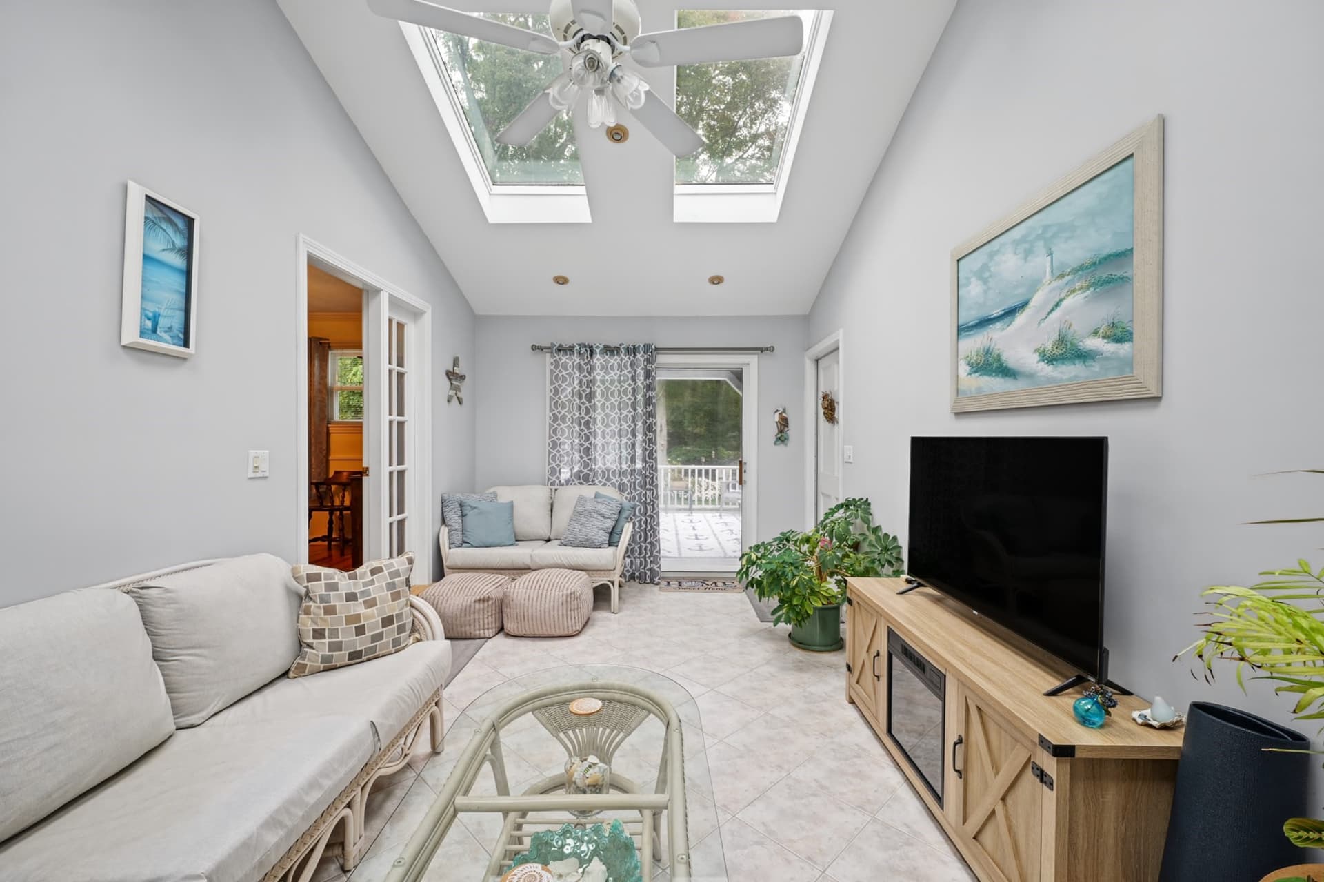Single Family Residence at 420 Crandall Road, Tiverton RI 02878, photo 18 of 41
