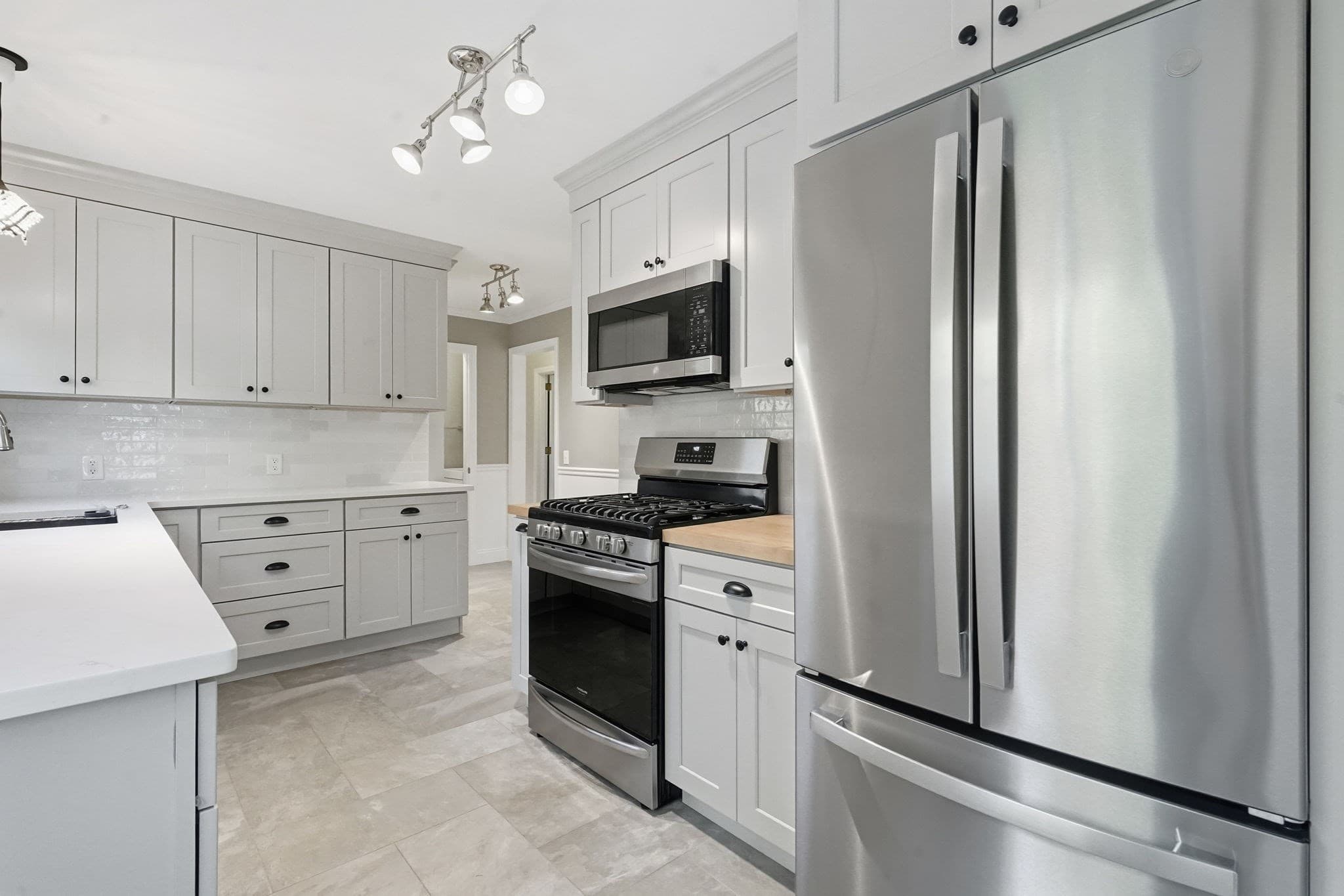 Single Family Residence at 20 Brookside Dr, Wilbraham MA 01095, photo 5 of 39