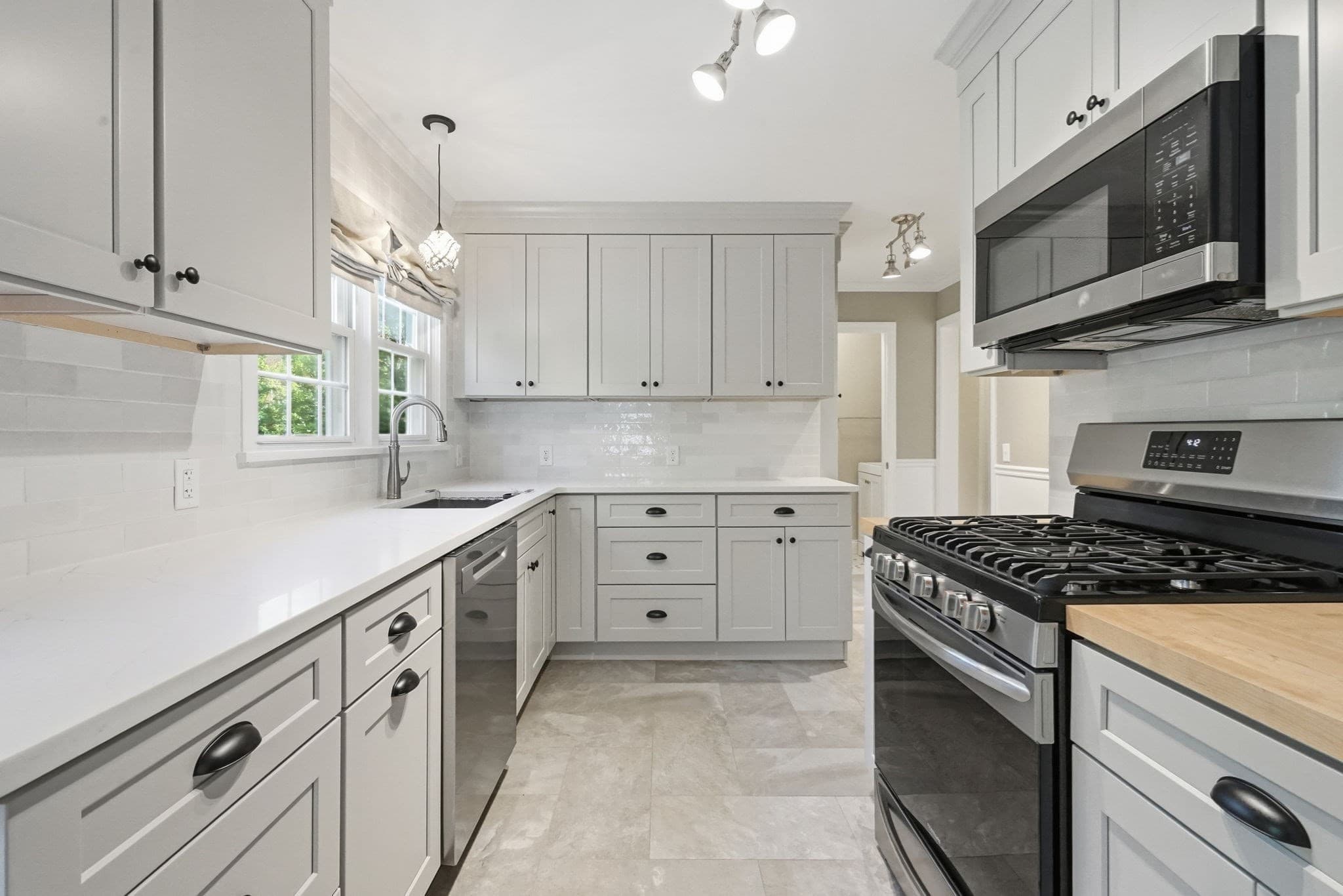 Single Family Residence at 20 Brookside Dr, Wilbraham MA 01095, photo 10 of 39