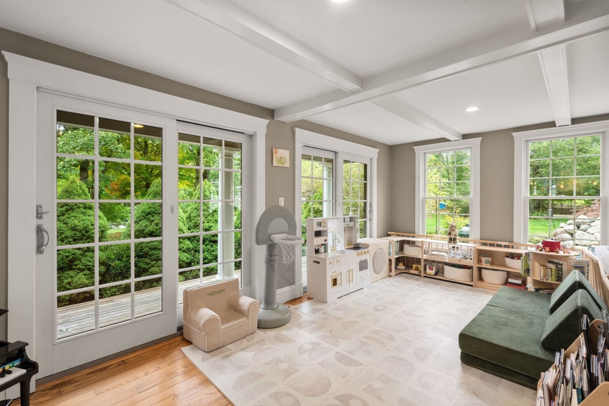 Single Family Residence at 18 Holly Berry Trl, Norwell MA 02061, photo 5 of 34