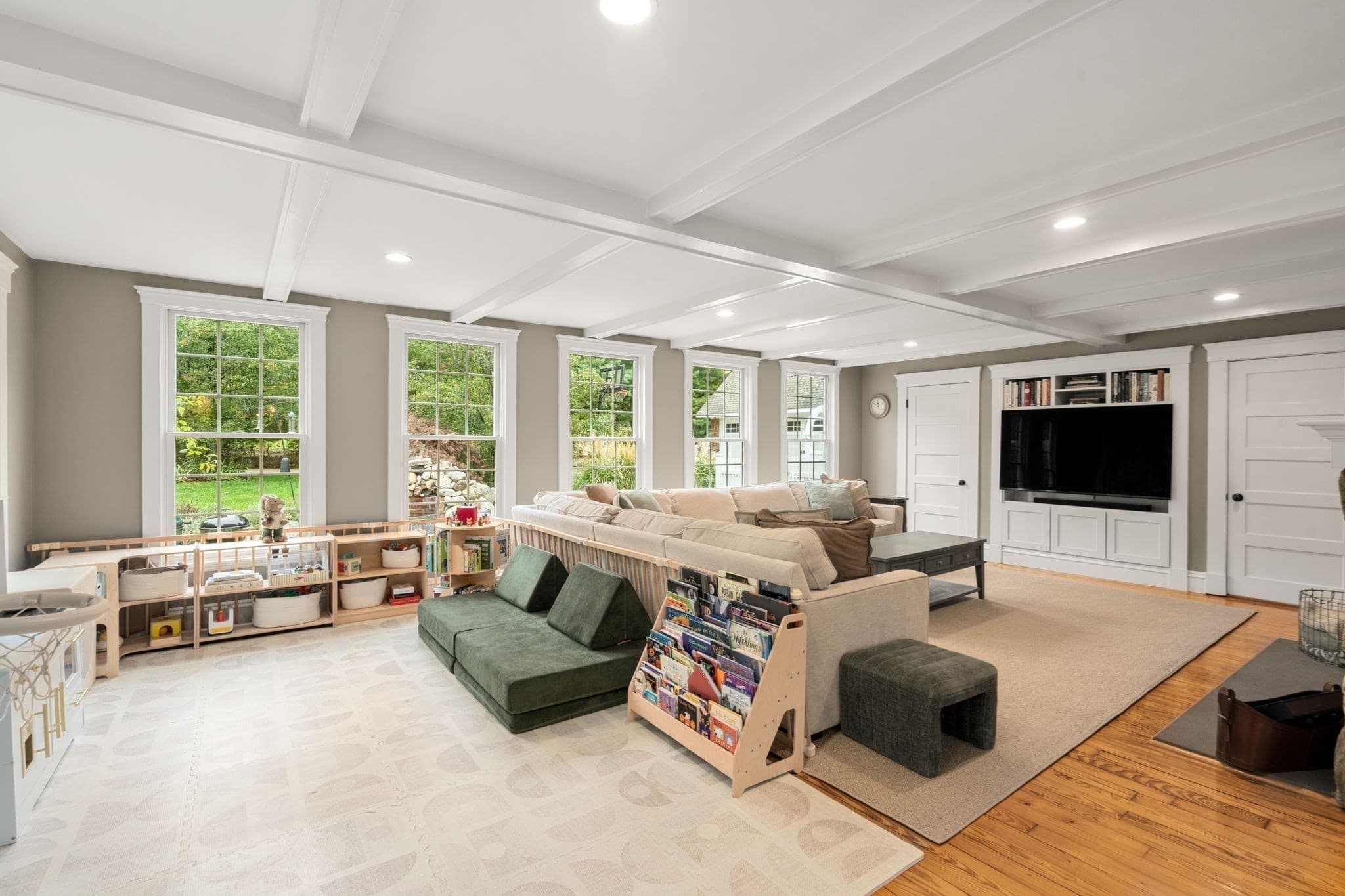 Single Family Residence at 18 Holly Berry Trl, Norwell MA 02061, photo 4 of 34