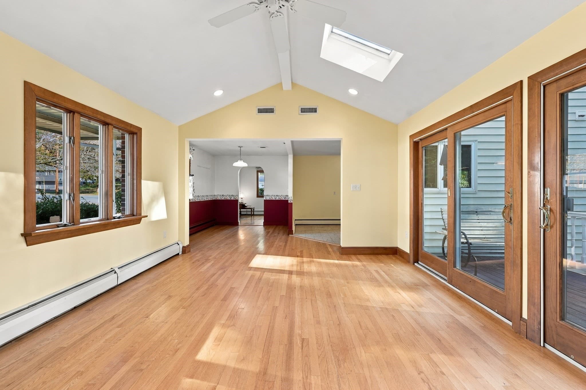 Single Family Residence at 8 Selwyn Rd, Peabody MA 01960, photo 5 of 38