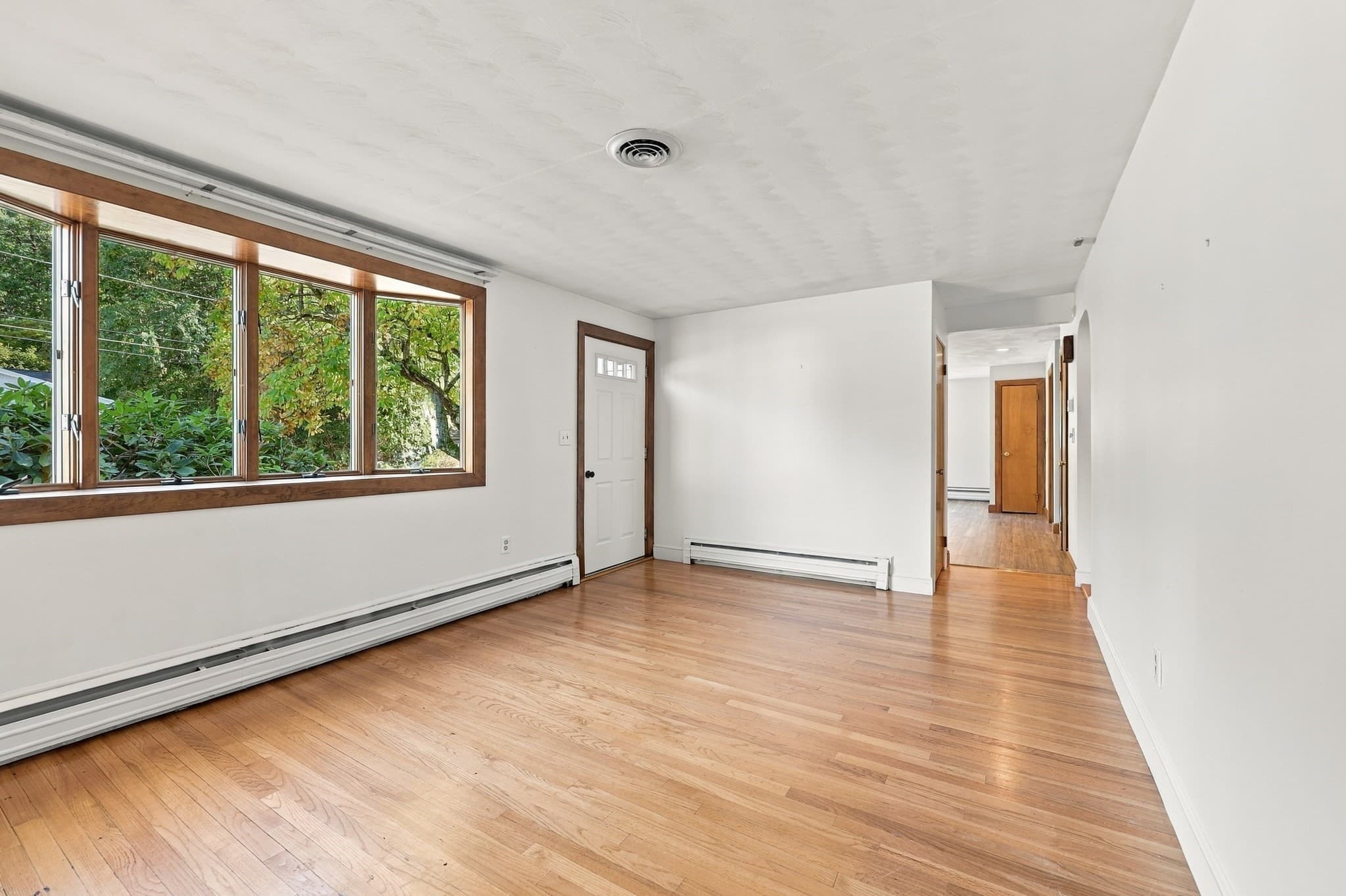 Single Family Residence at 8 Selwyn Rd, Peabody MA 01960, photo 14 of 38