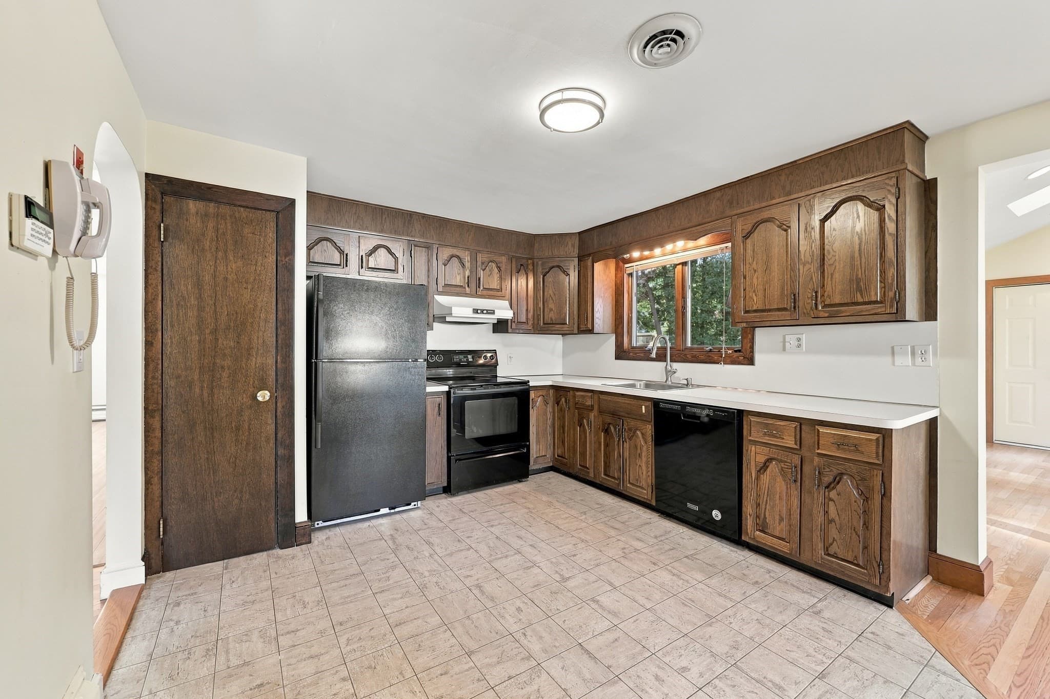 Single Family Residence at 8 Selwyn Rd, Peabody MA 01960, photo 8 of 38