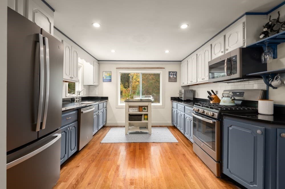 Single Family Residence at 172 Haverhill St, North Reading MA 01864, North Reading, photo 4 of 37