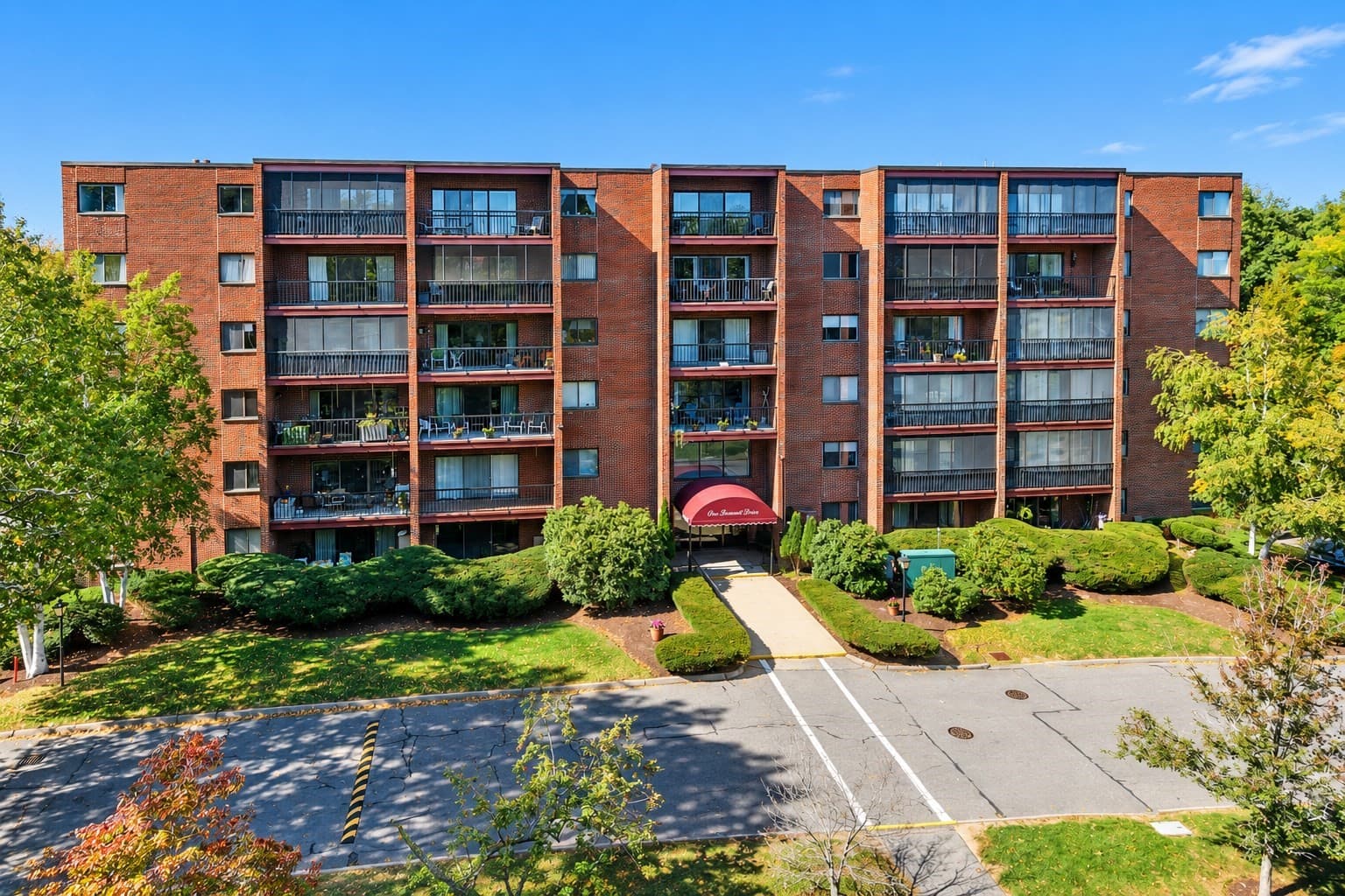 Condominium at 1 Summit Dr # 57, Reading MA 01867, Reading, photo 23 of 32