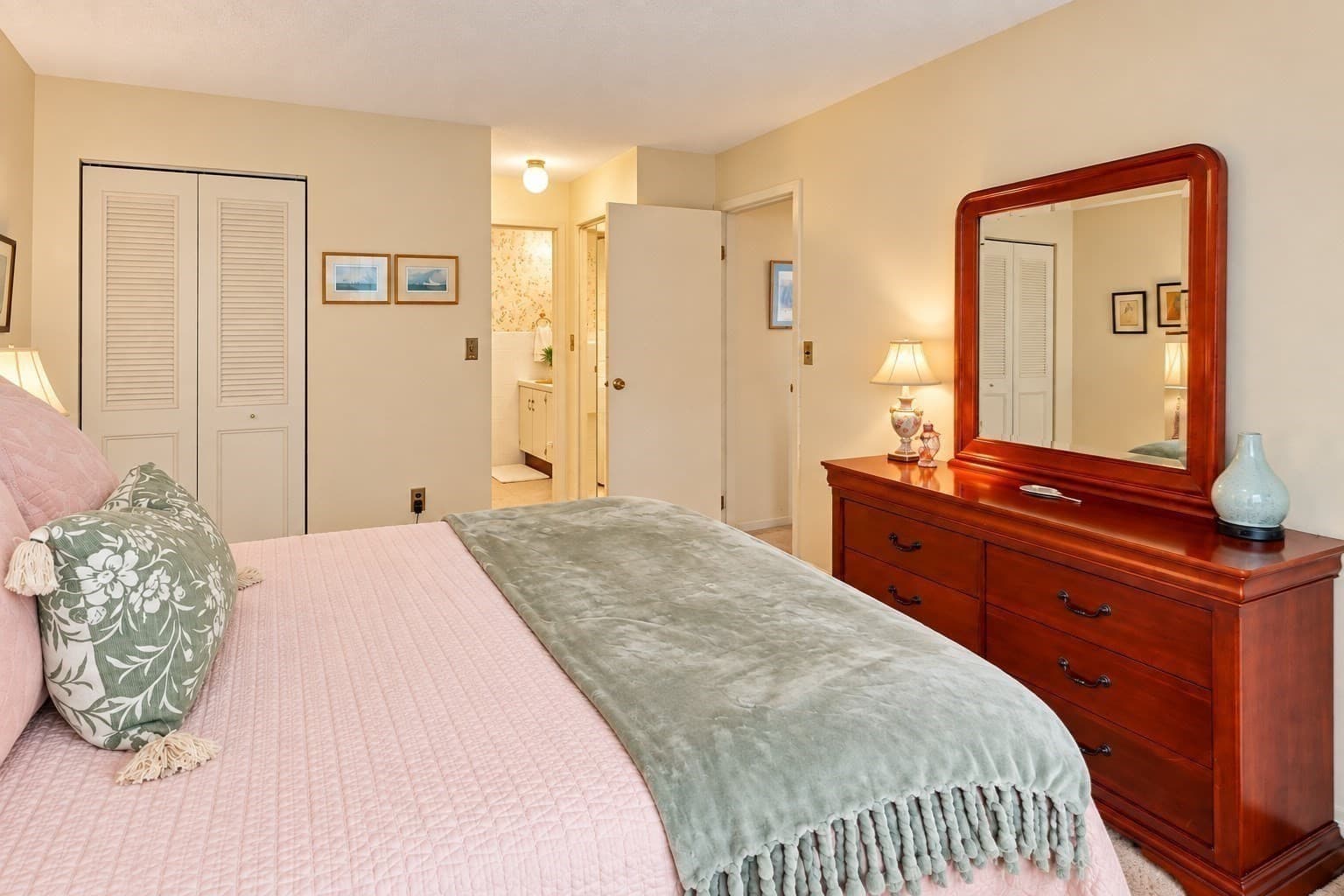Condominium at 1 Summit Dr # 57, Reading MA 01867, Reading, photo 17 of 32