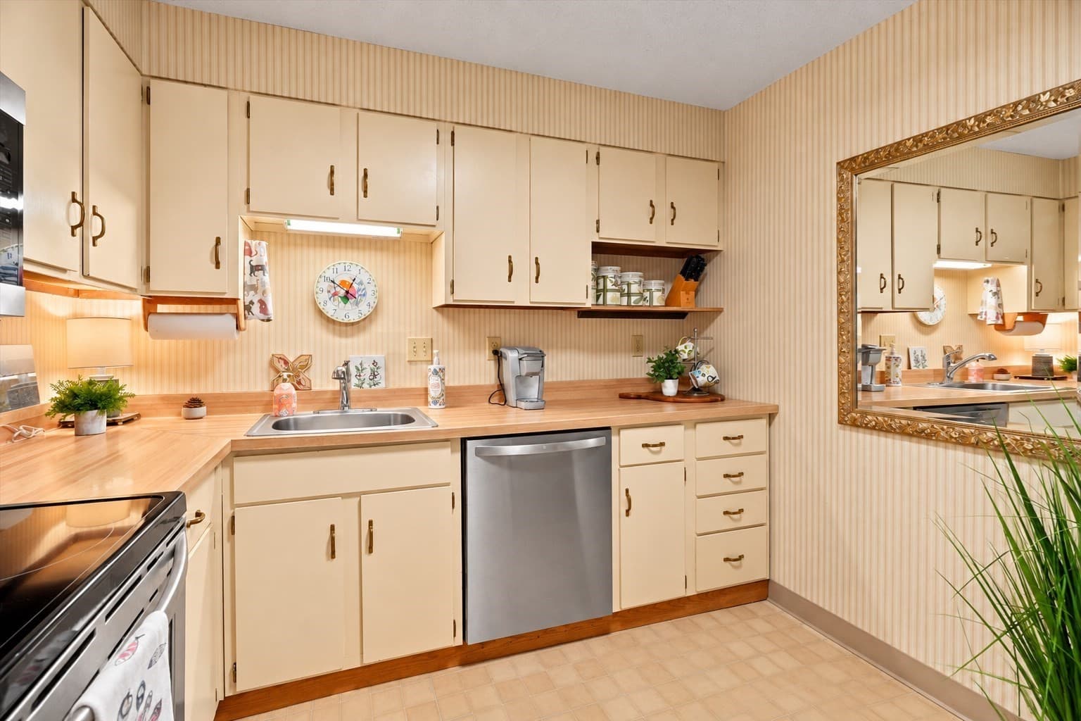 Condominium at 1 Summit Dr # 57, Reading MA 01867, Reading, photo 12 of 32