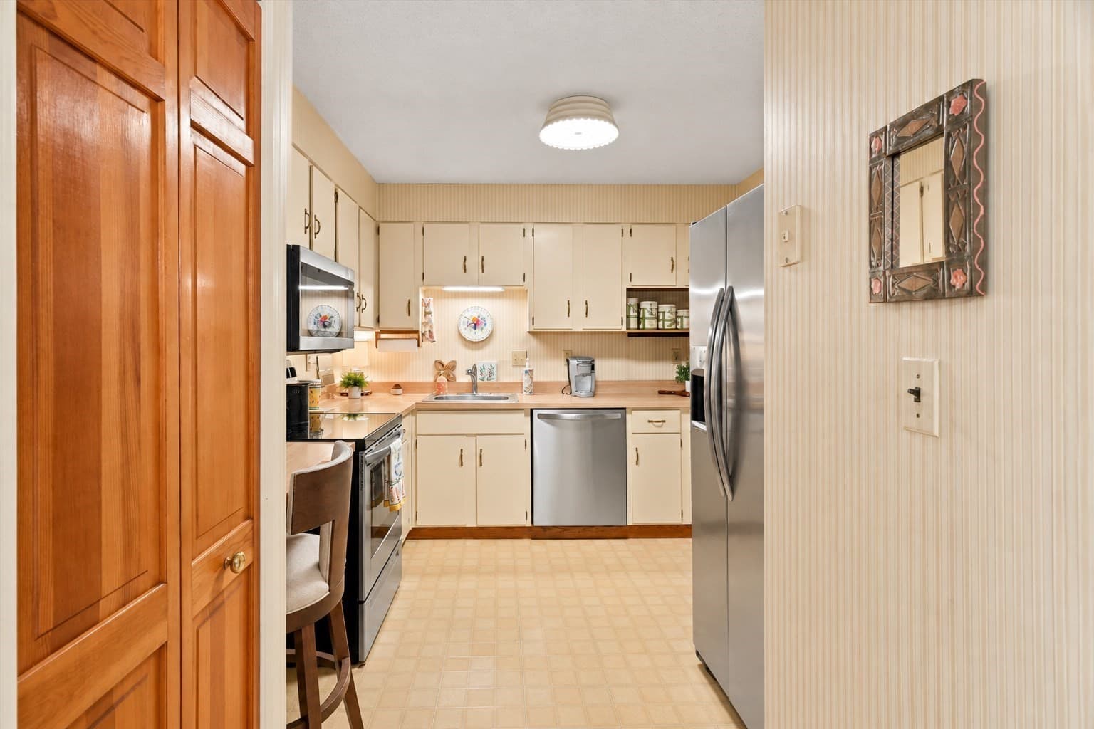 Condominium at 1 Summit Dr # 57, Reading MA 01867, Reading, photo 14 of 32